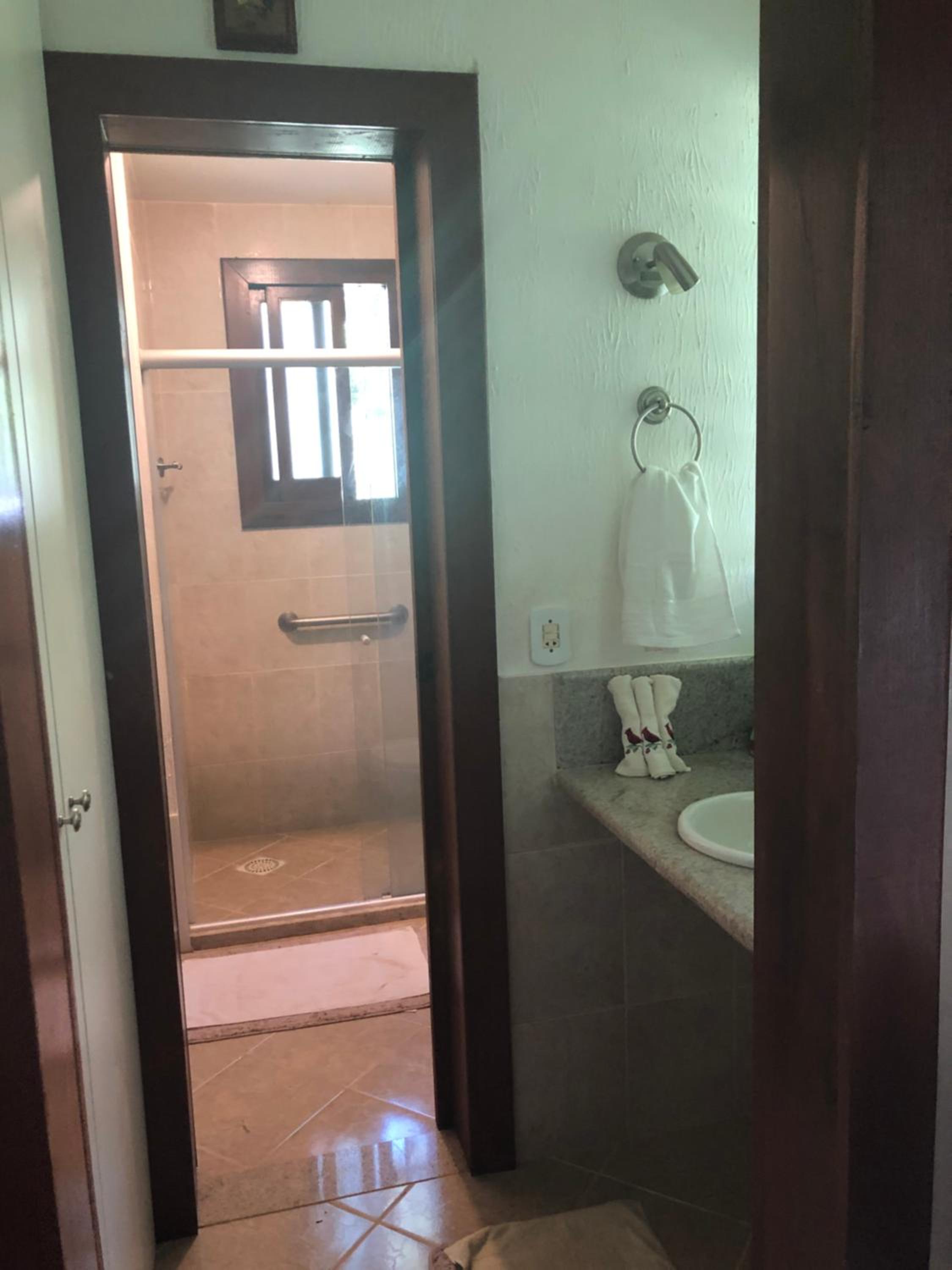 Quarto para 2, perto da praia Guarajuba, 9 ninutos