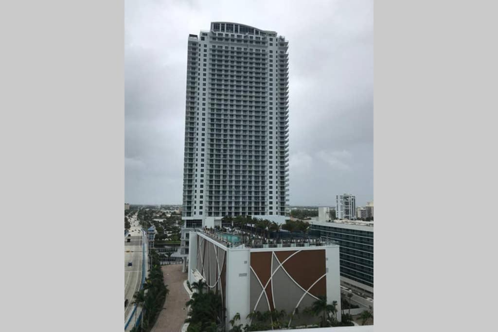 Hotel Luxury 1 Br- H Beach House, Hollywood