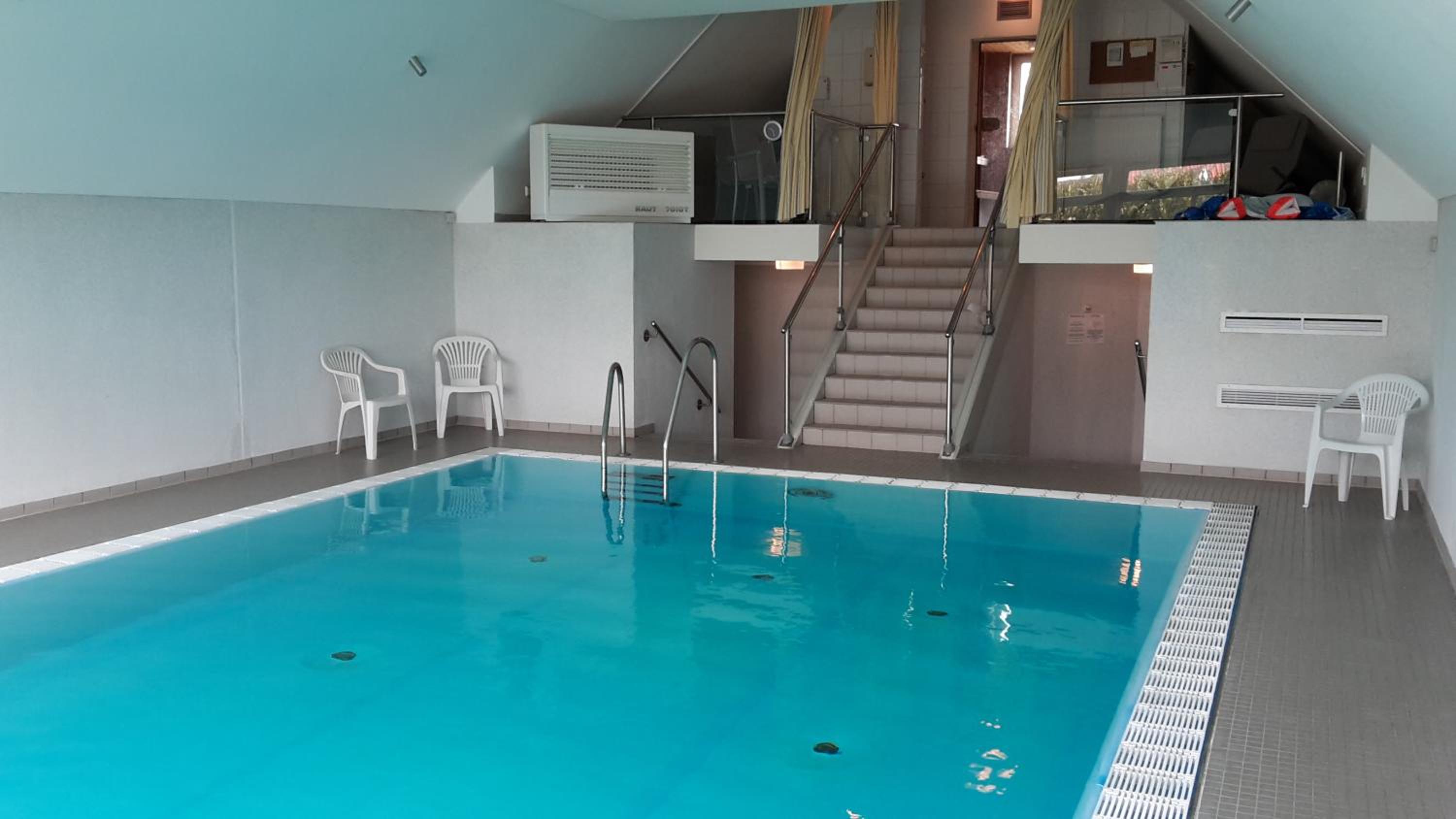Am Pool und Strand 11