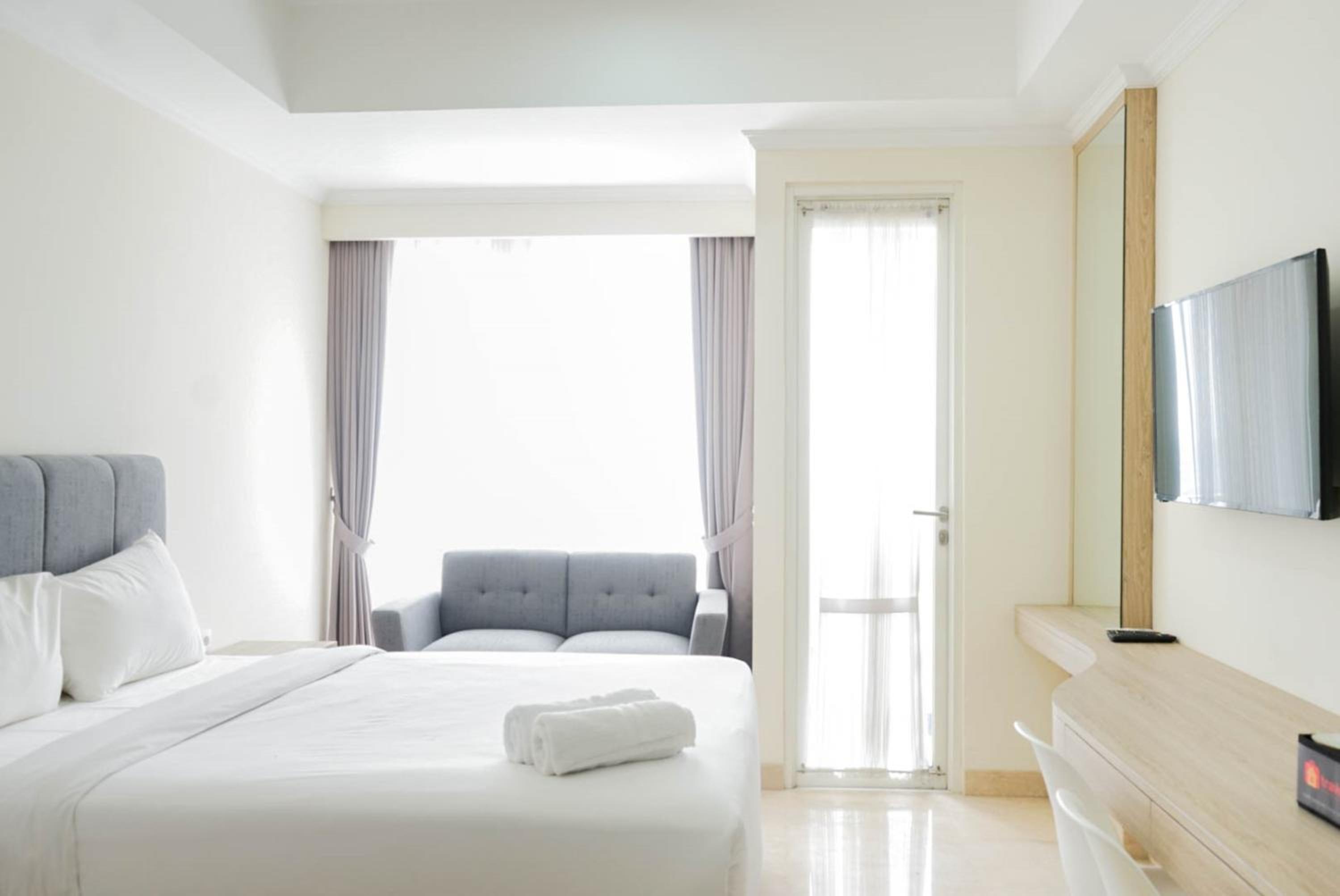 Minimalist and Homey Studio Menteng Park Apartment By Travelio view 2