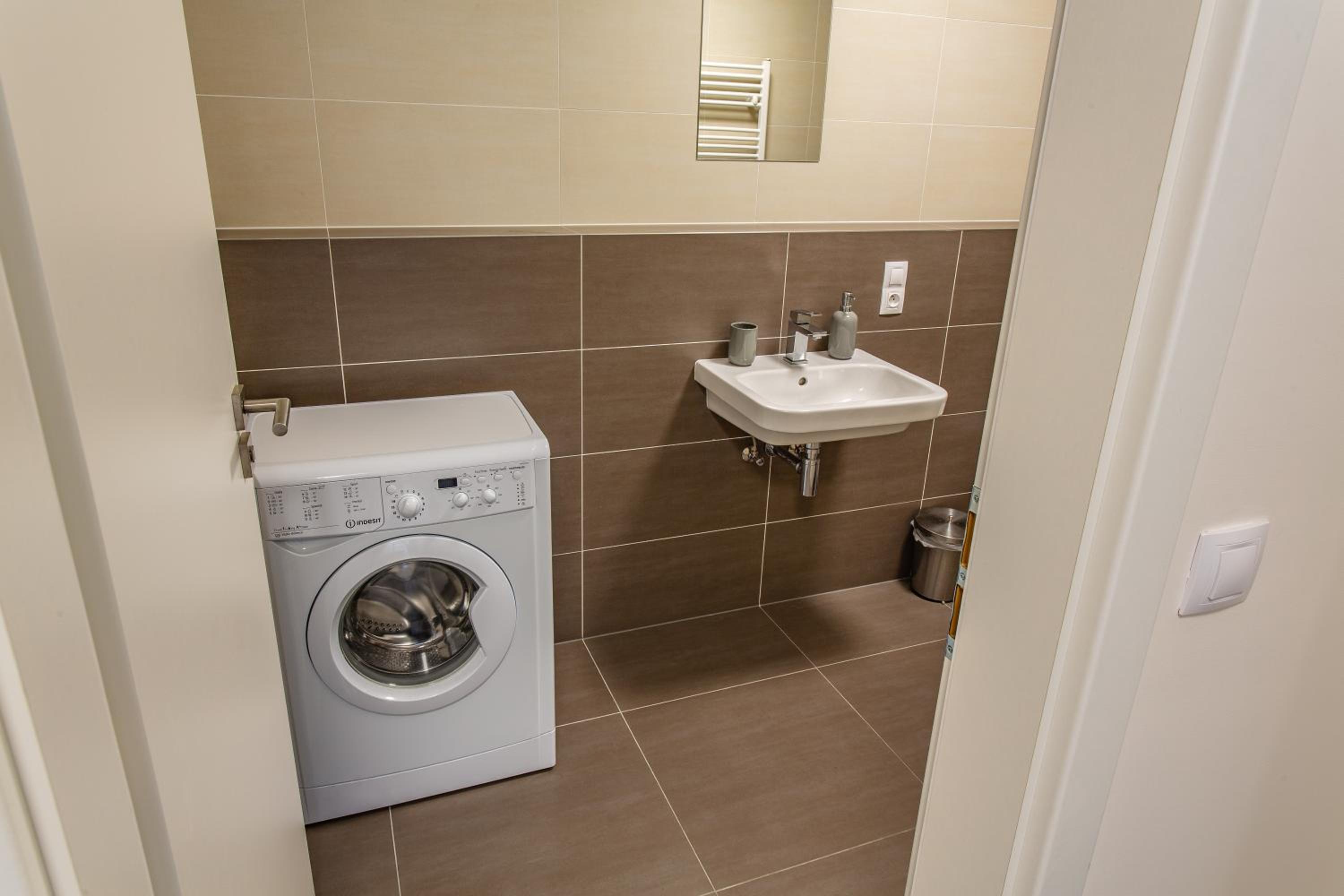 Spacious Terrace Apartment with free private parking