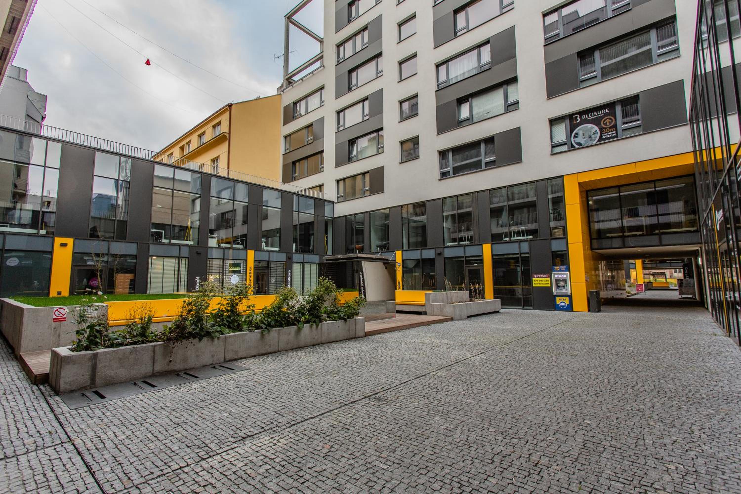 Spacious Terrace Apartment with free private parking