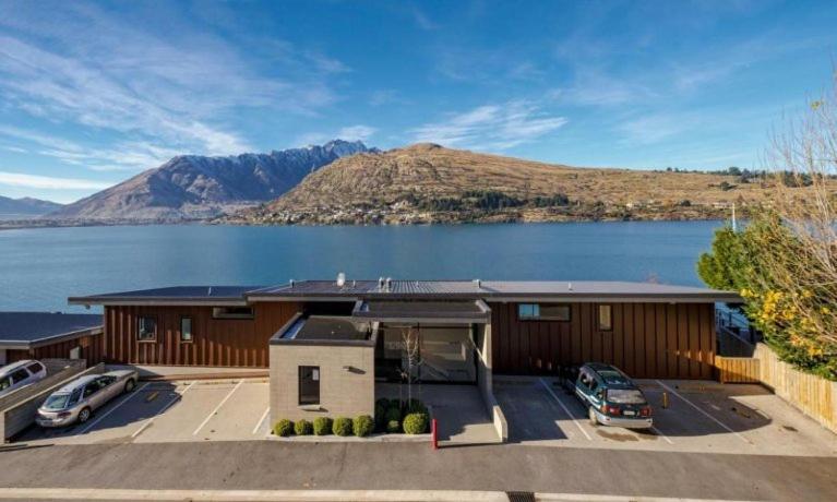 Queenstown's New Lakefront Marvel