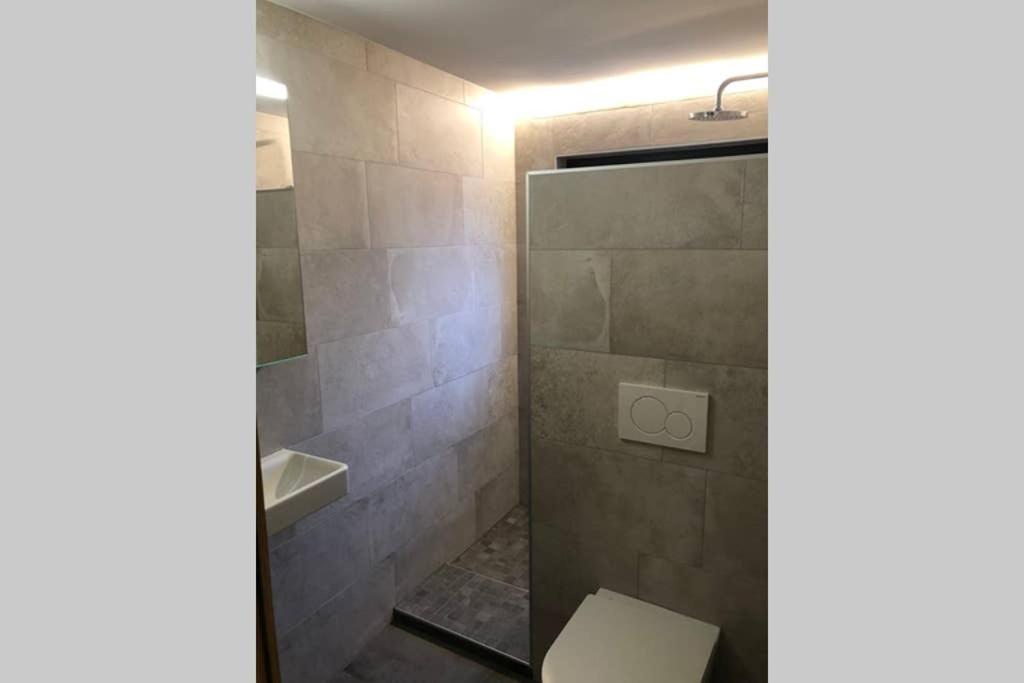 Grand appartement avec terrasse à Chez-Les-Reuses