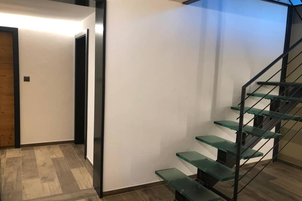 Grand appartement avec terrasse à Chez-Les-Reuses