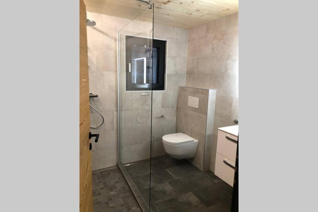 Grand appartement avec terrasse à Chez-Les-Reuses