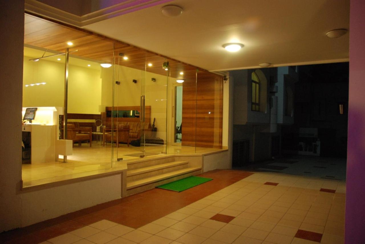 Lobby & Reception
