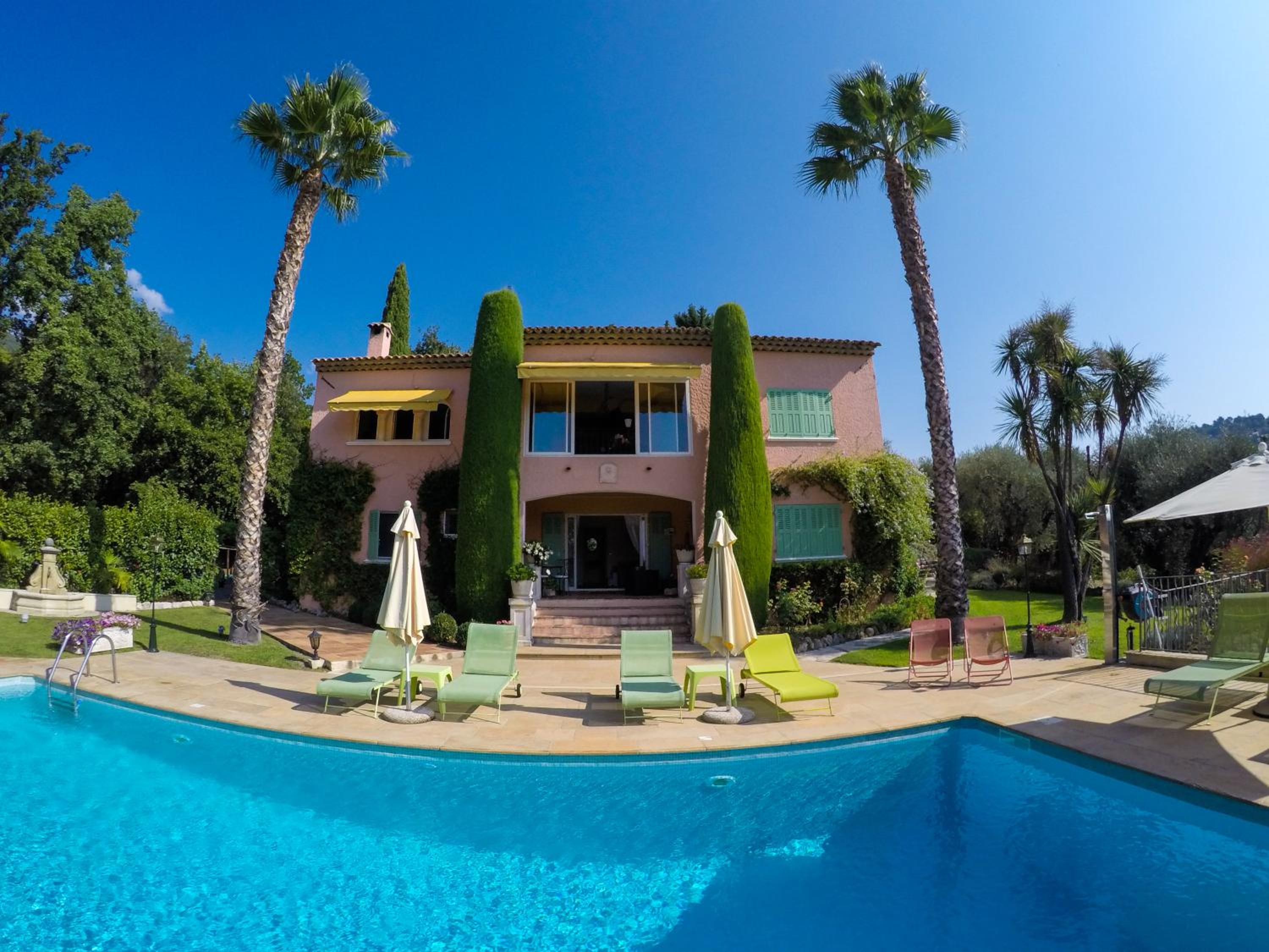 Mas Du Roc Bed & Breakfast view 3