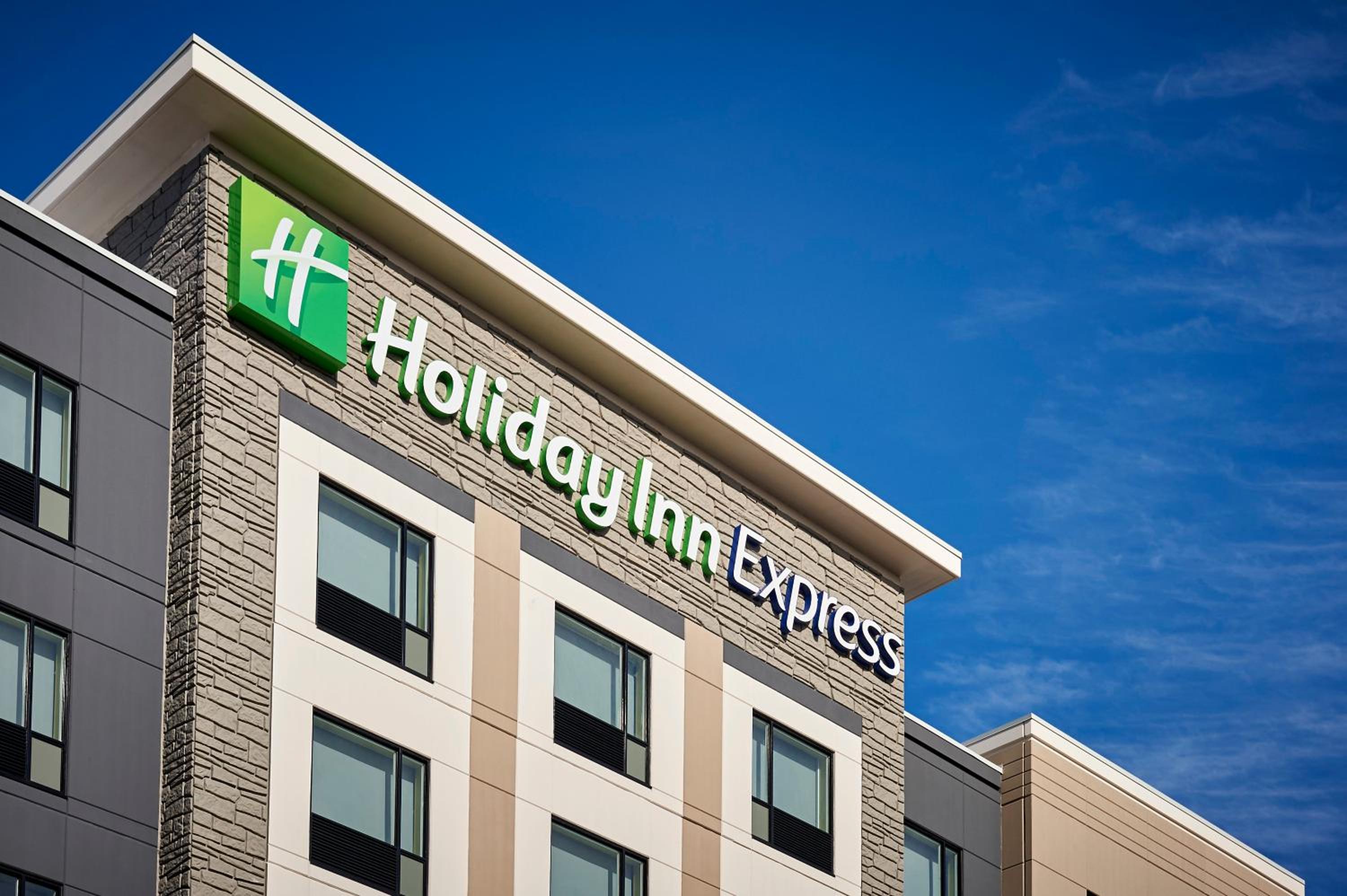 Sarnia Vacations - Holiday Inn Express - Sarnia - Point Edward, an IHG Hotel - Property Image 7
