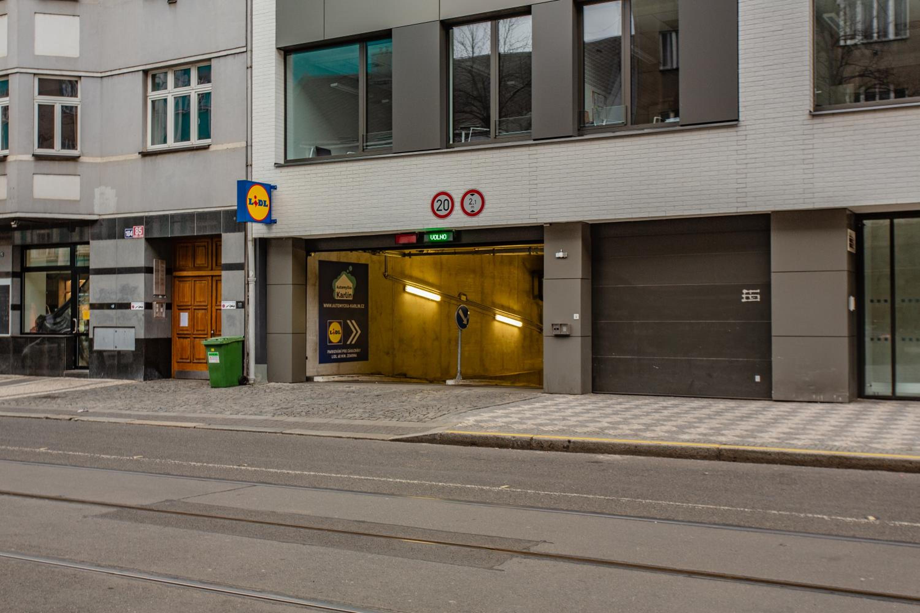 Spacious Terrace Apartment with free private parking