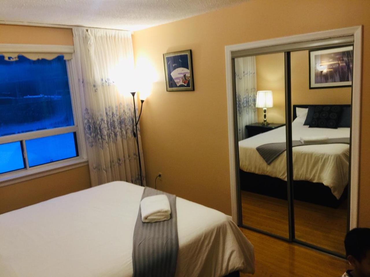 Cozy basement room-Private Bath - Near Subway line 1 - Toronto
