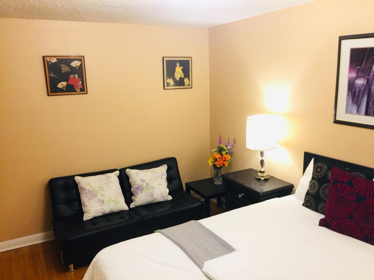 Cozy basement room-Private Bath - Near Subway line 1 - Toronto