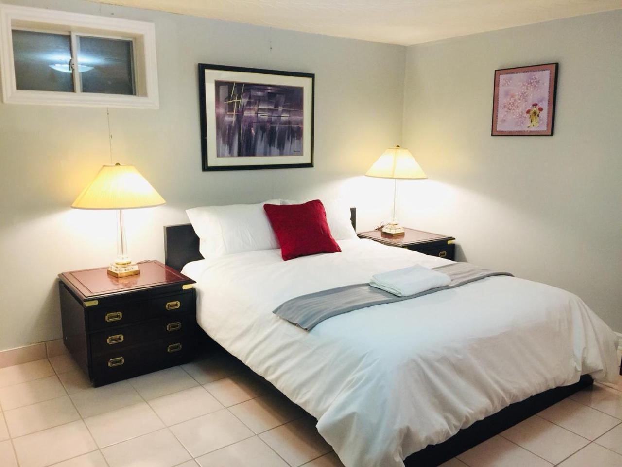 Cozy basement room-Private Bath - Near Subway line 1 - Toronto