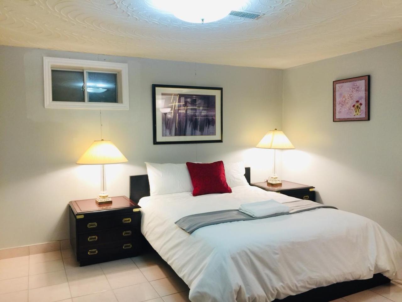 Cozy basement room-Private Bath - Near Subway line 1 - Toronto