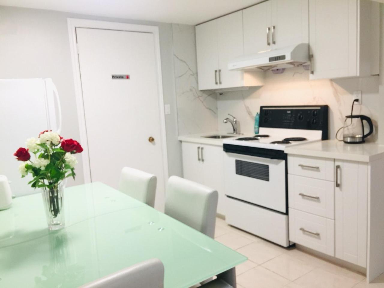 Cozy basement room-Private Bath - Near Subway line 1 - Toronto