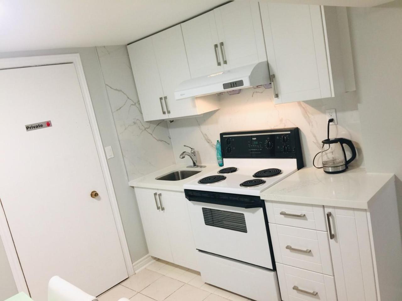 Cozy basement room-Private Bath - Near Subway line 1 - Toronto