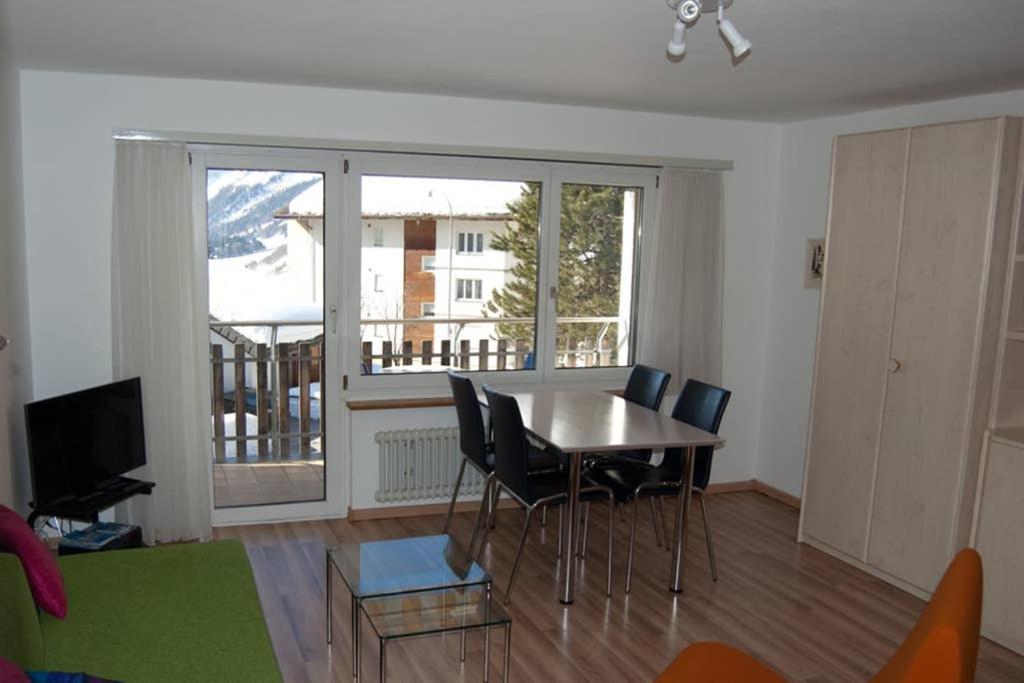 Mireille, Appartment 61 view 2