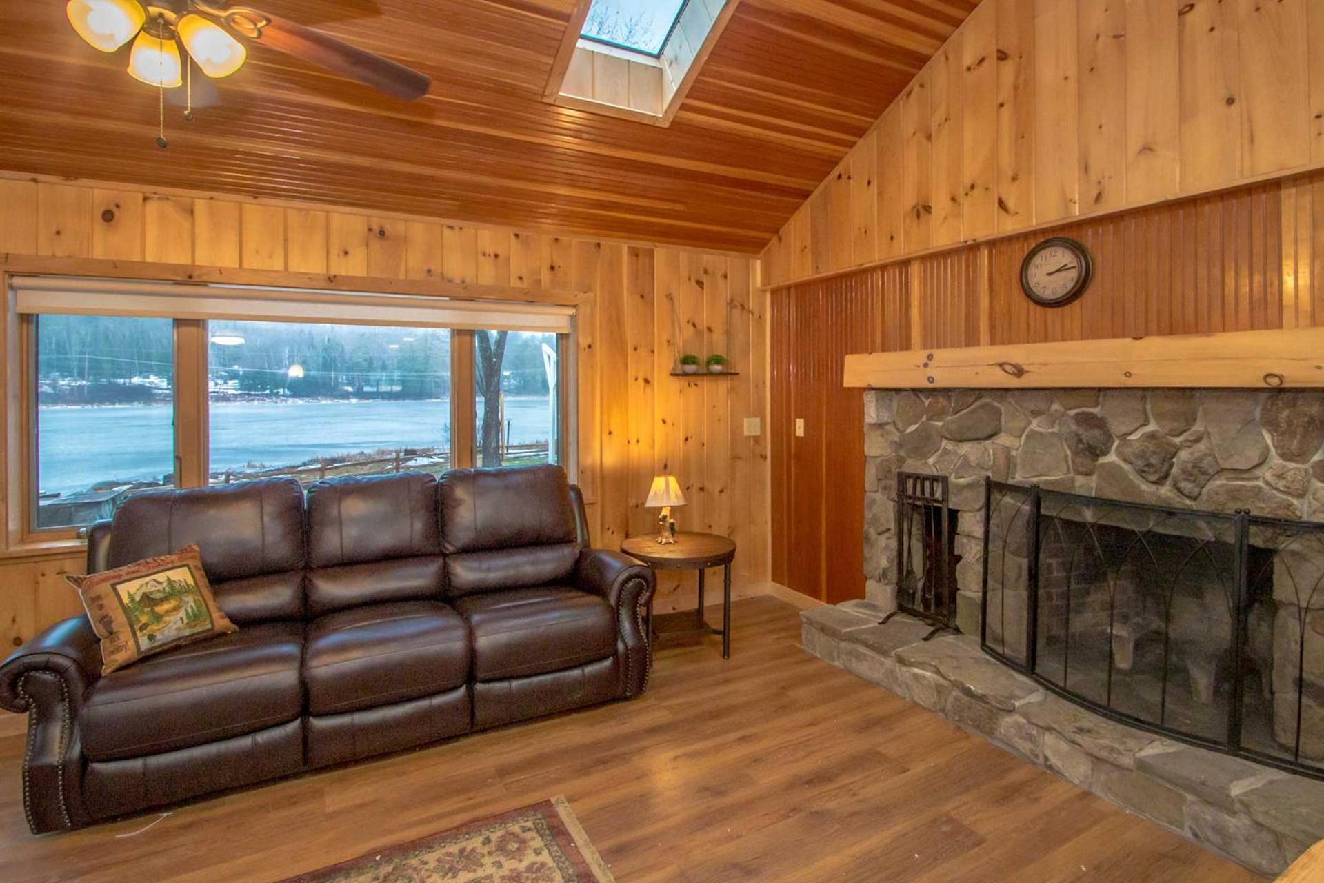 Cedar Suite Quiet Work Retreat White Mountains view 3