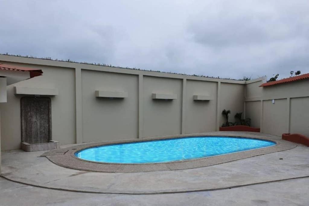 Renovada Casa Familiar con piscina en Salinas view 4