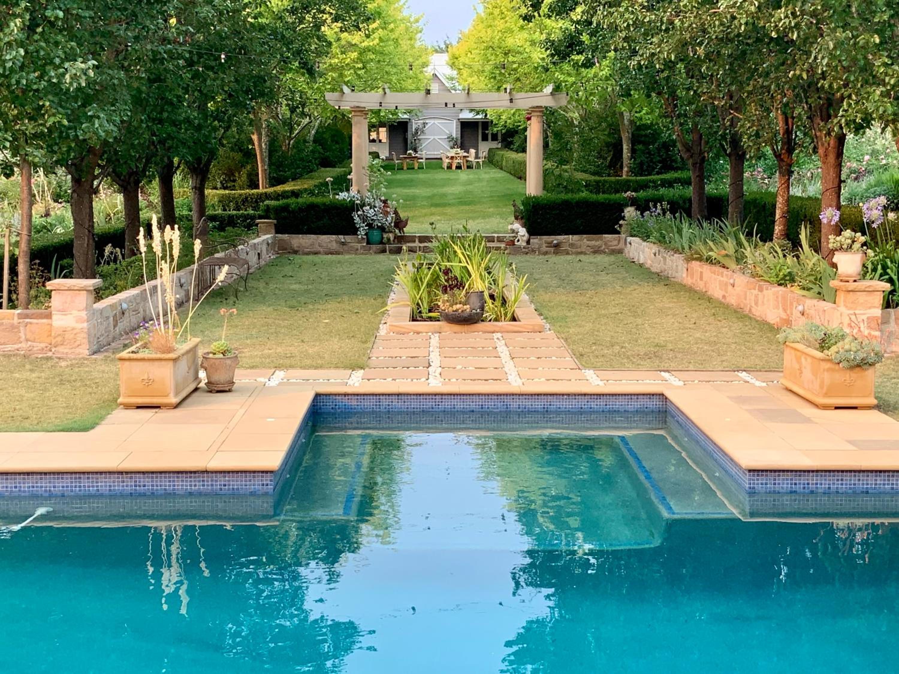 One Bedroom Cottage with Shared Pool
