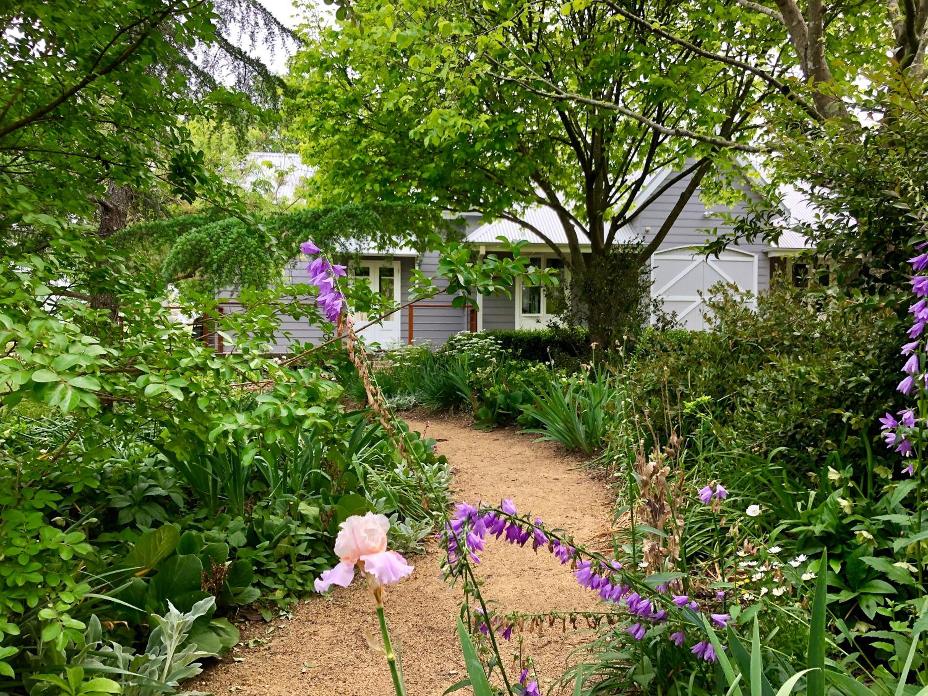 One Bedroom Cottage with Shared Pool