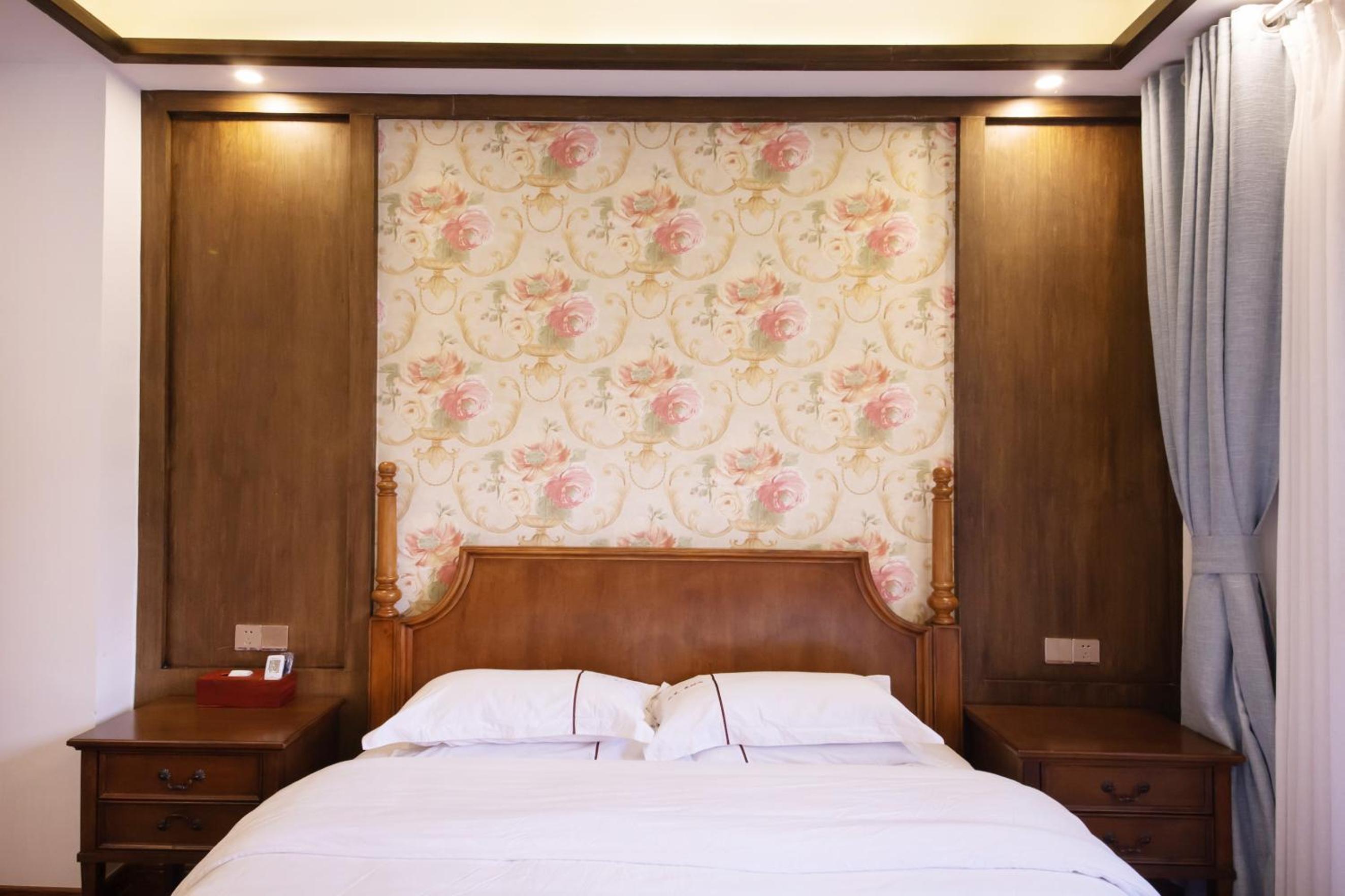 Fenghuang Slowly Time Inn