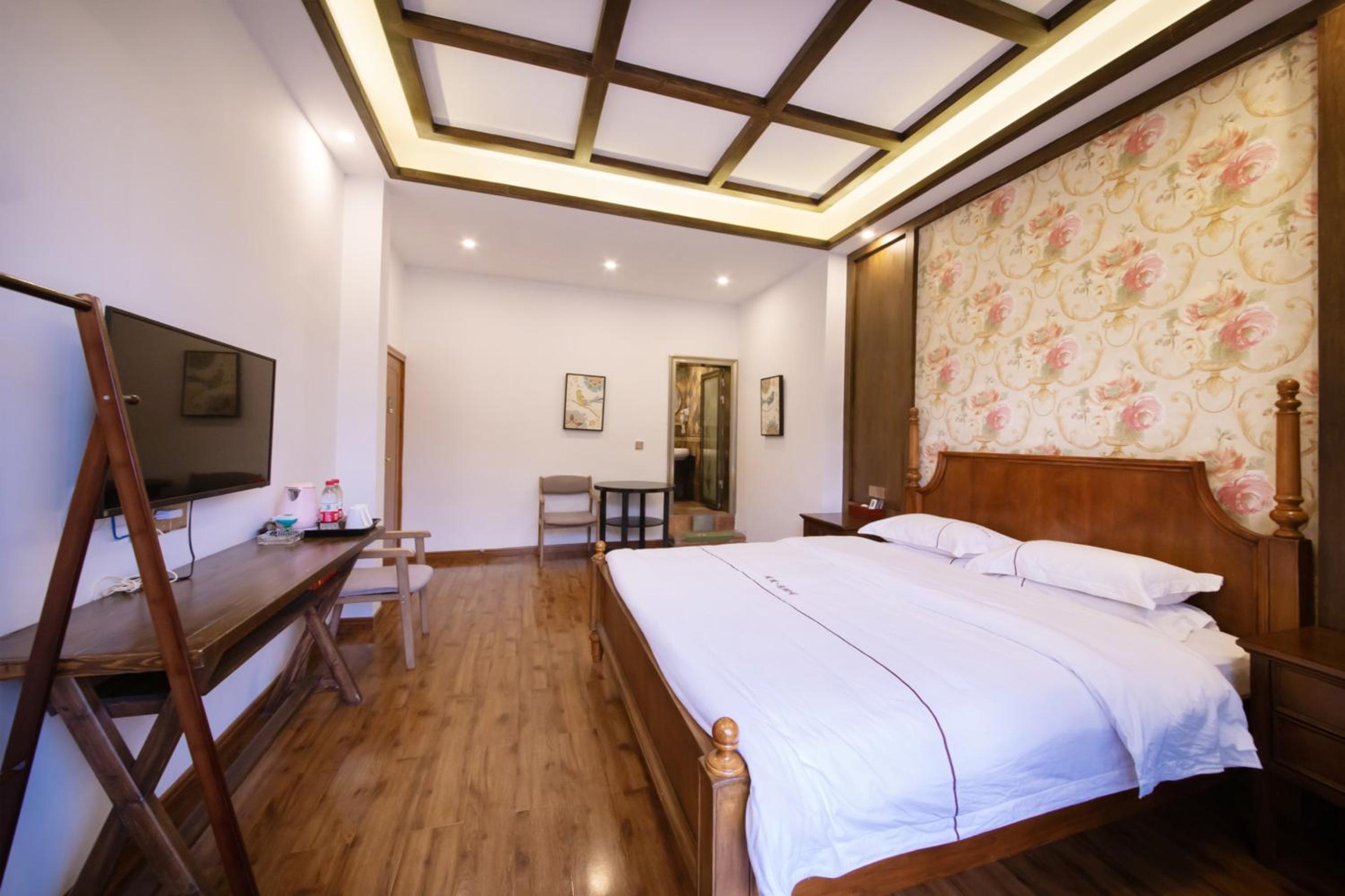 Fenghuang Slowly Time Inn