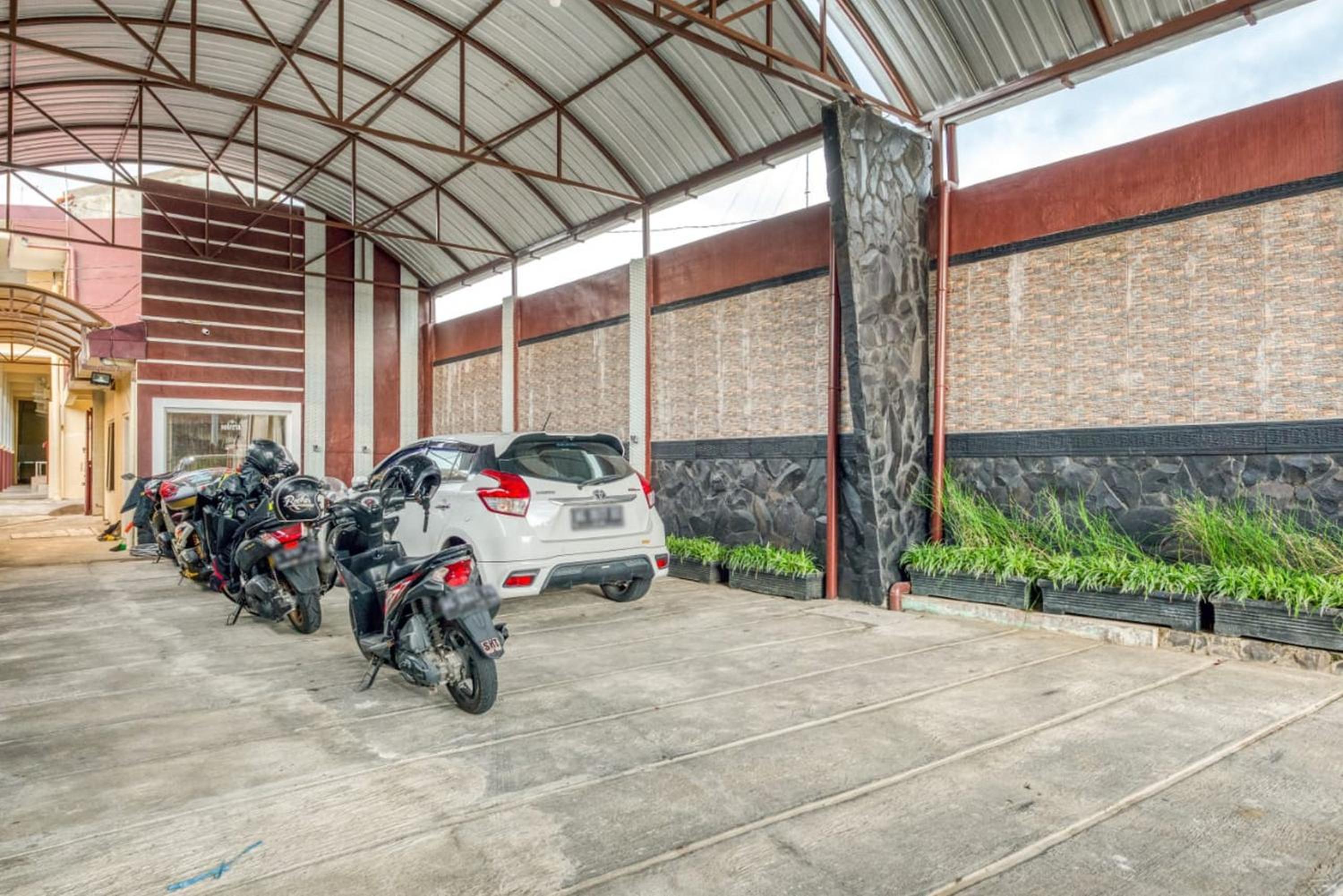RedDoorz Syariah near Kebon Rojo Park Blitar view 5