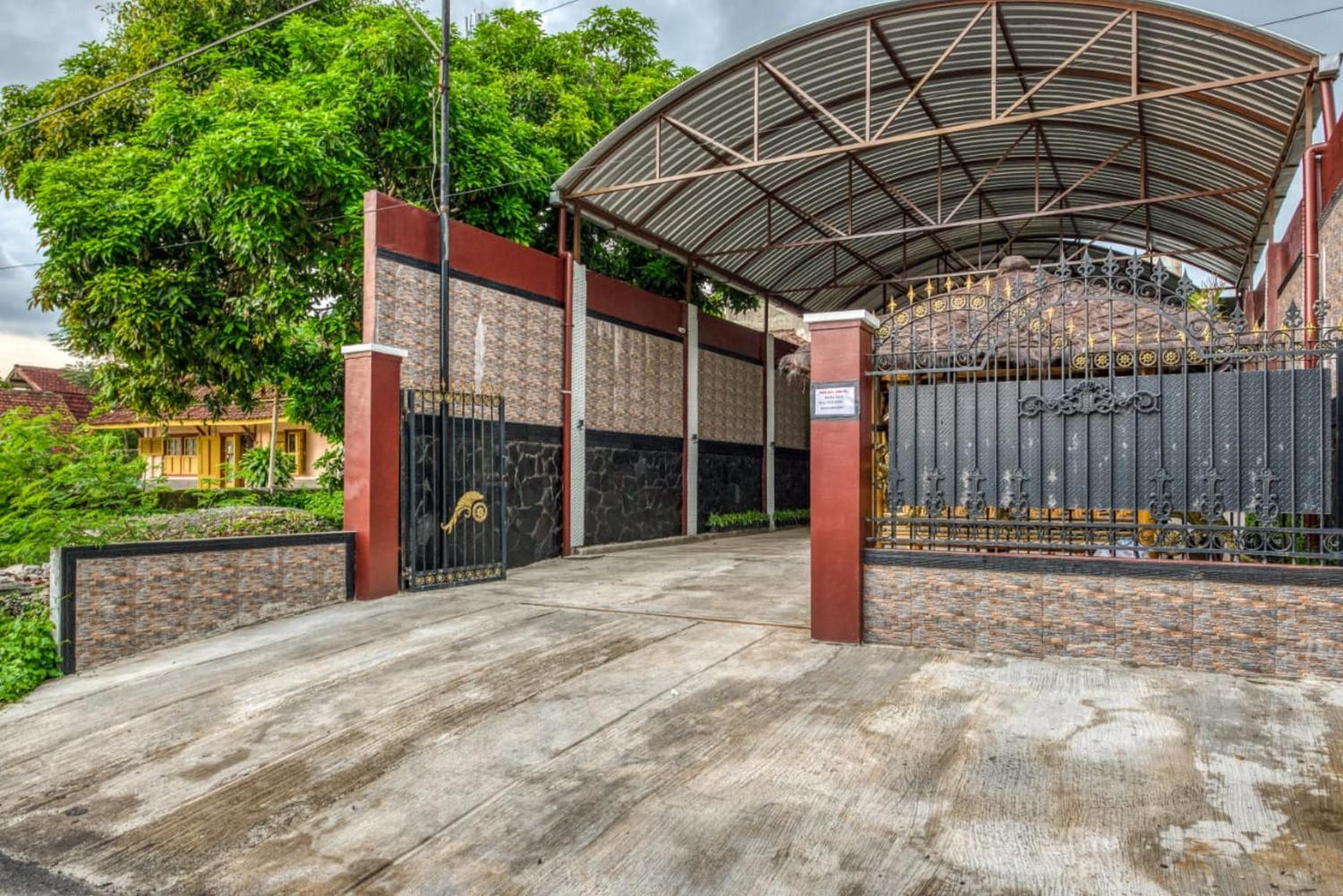 RedDoorz Syariah near Kebon Rojo Park Blitar view 2