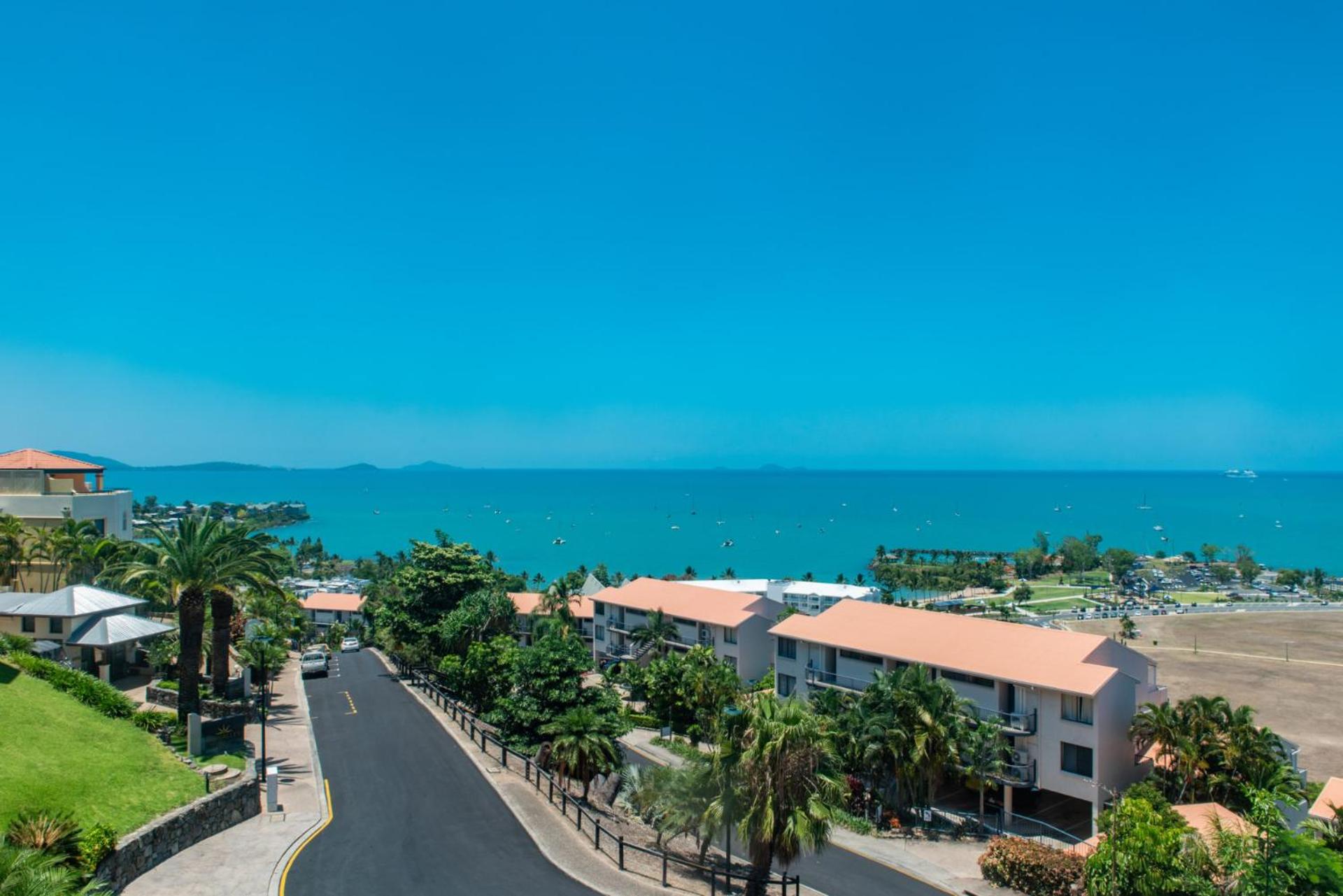 Hotel Airlie Dream - Image 1