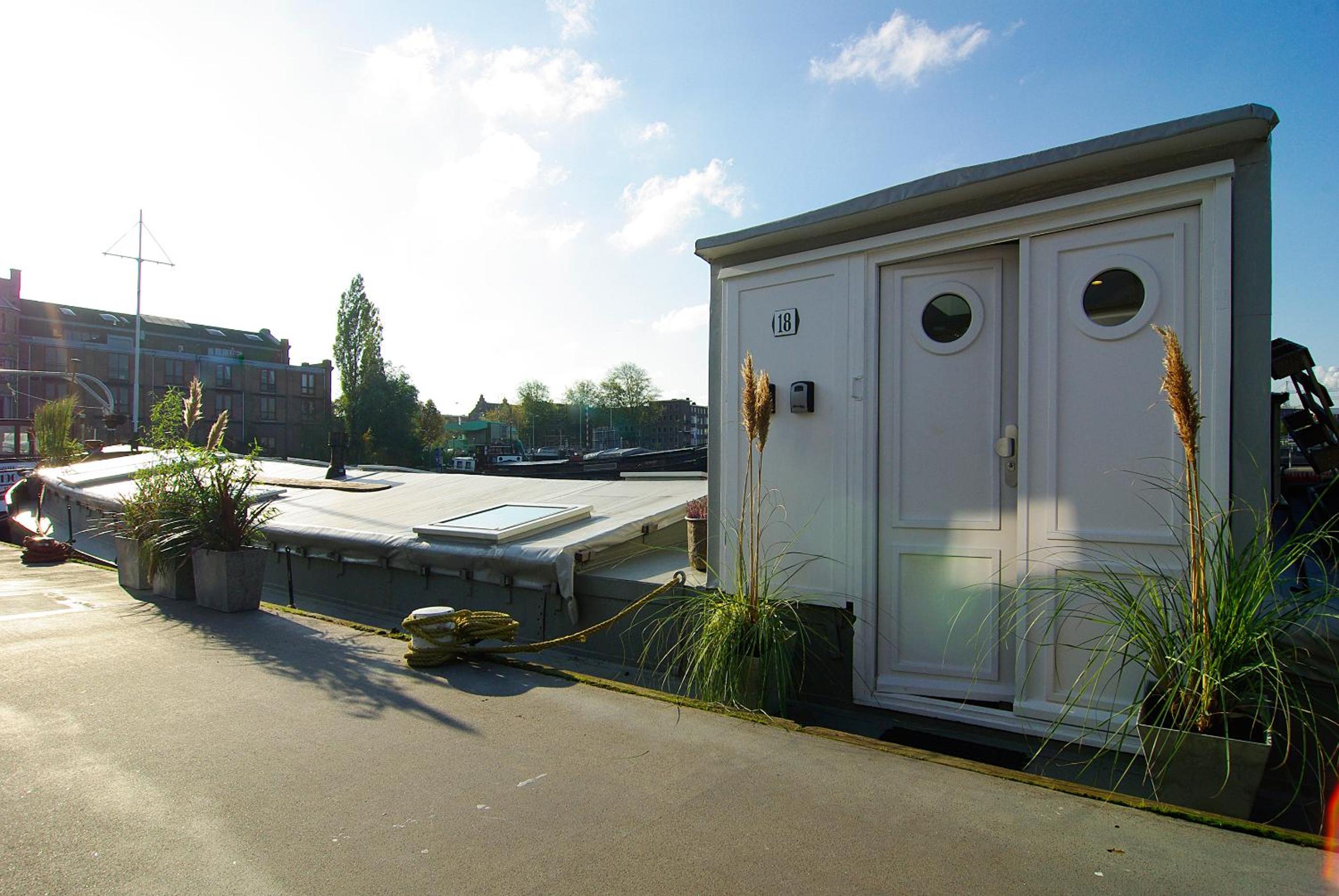 Eco HouseBoat