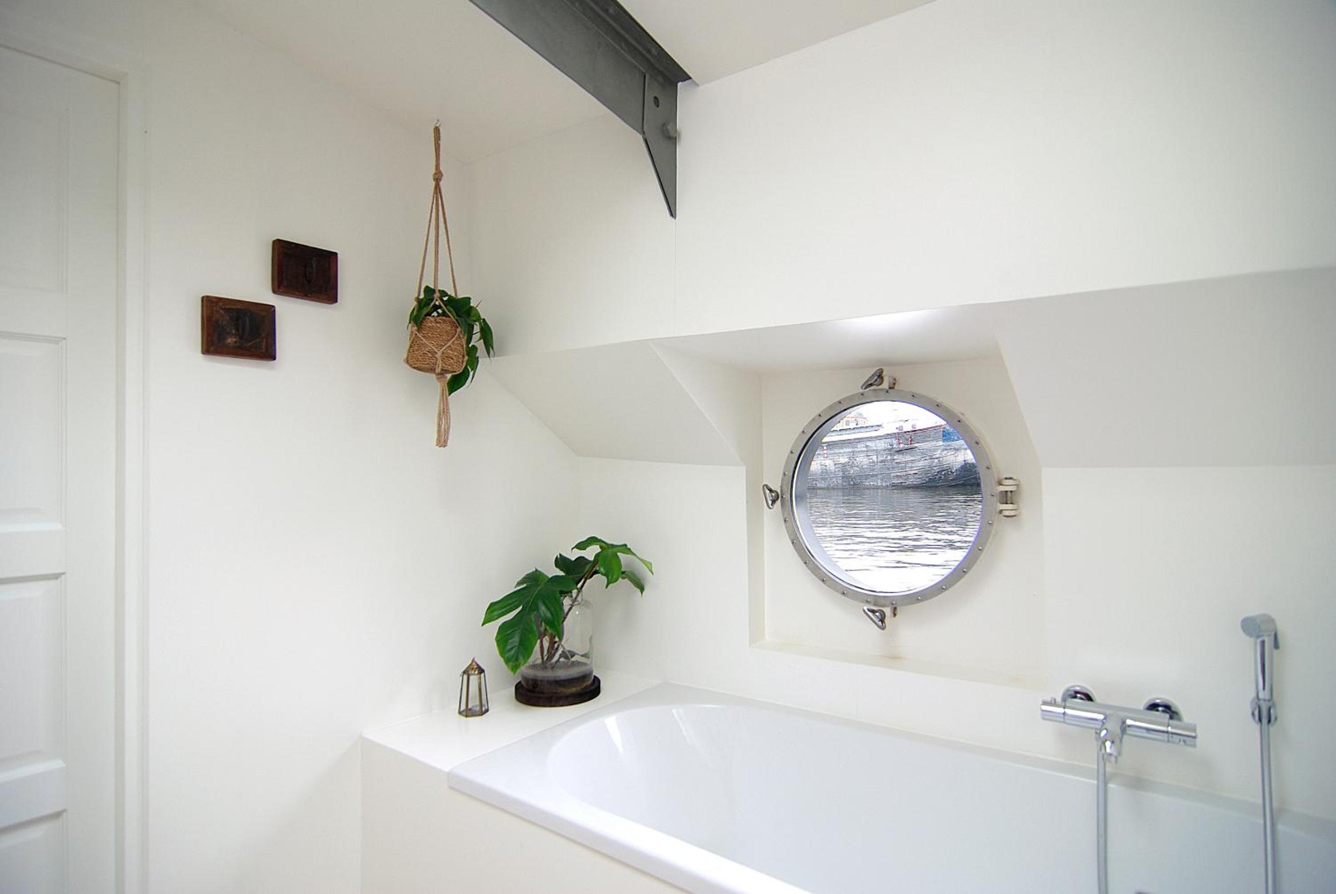 Eco HouseBoat