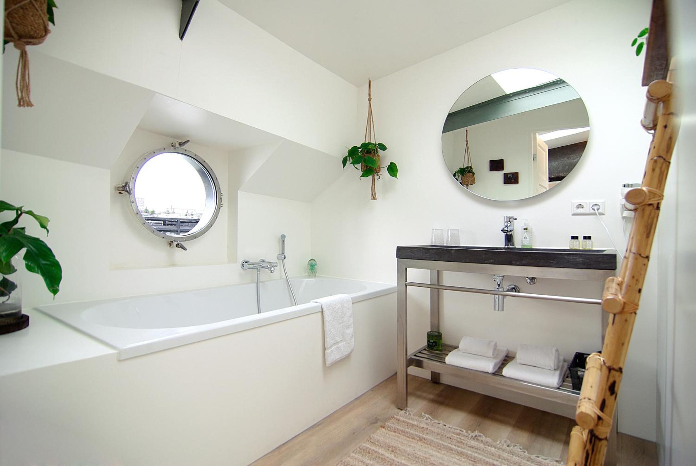 Eco HouseBoat