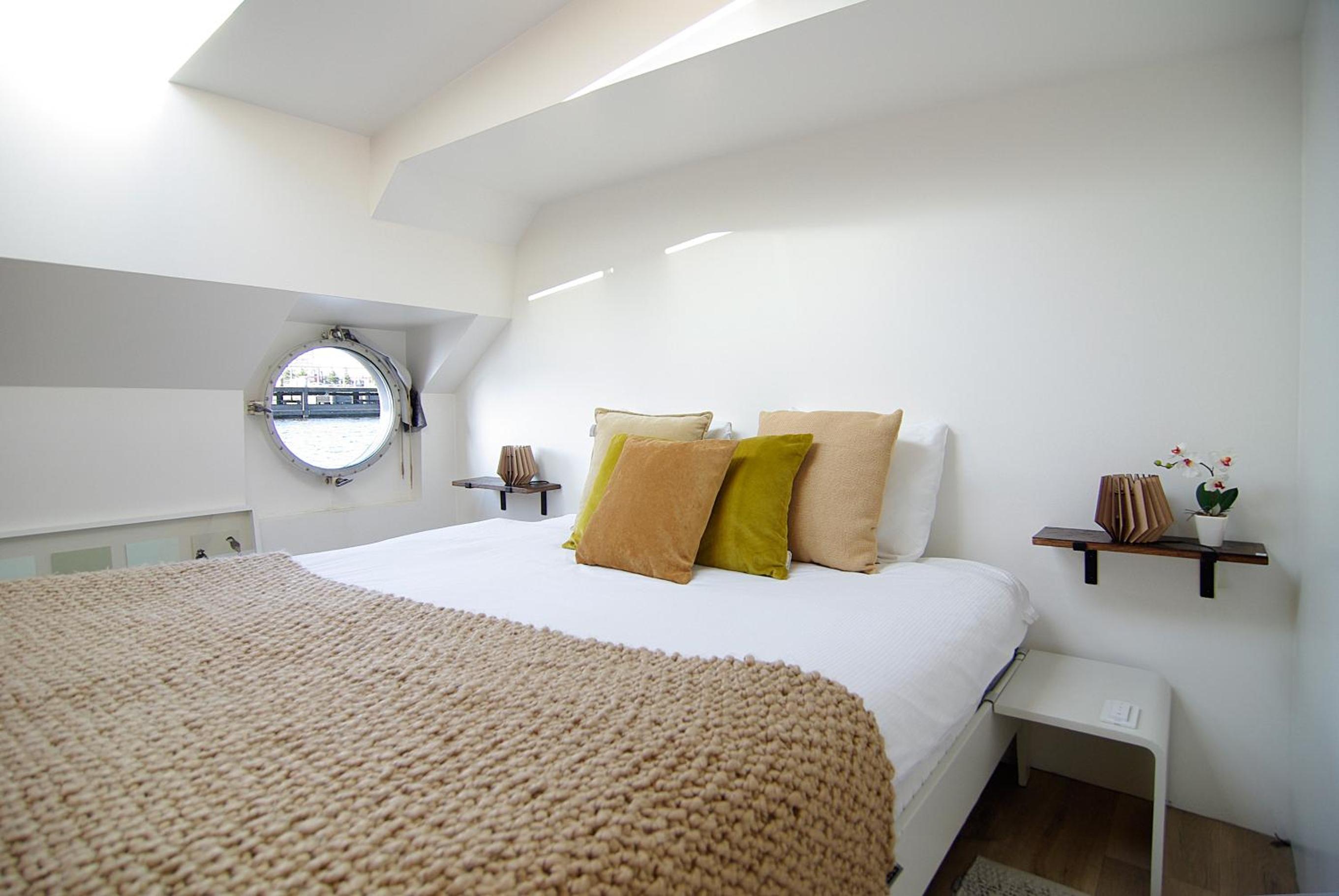 Eco HouseBoat