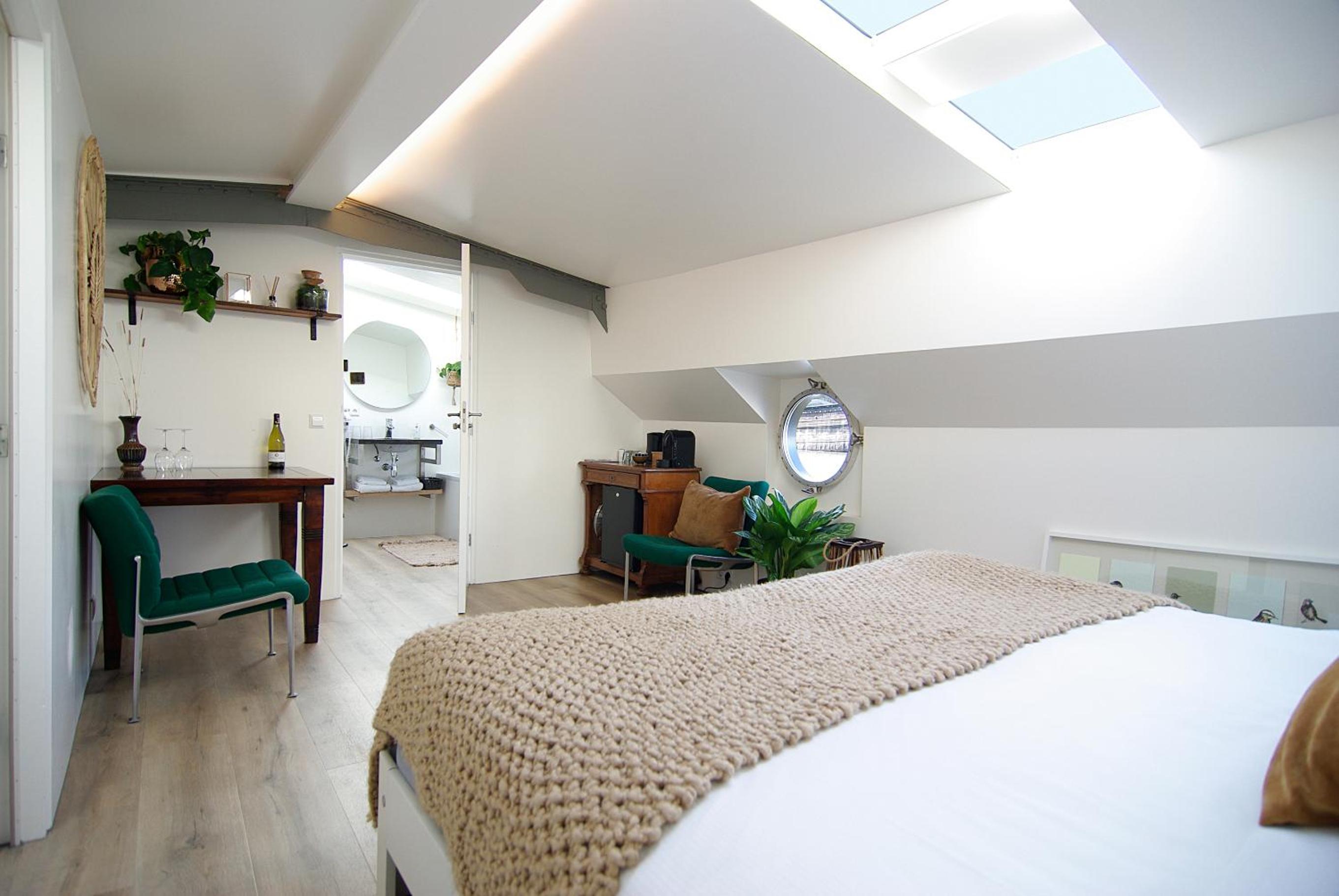 Eco HouseBoat