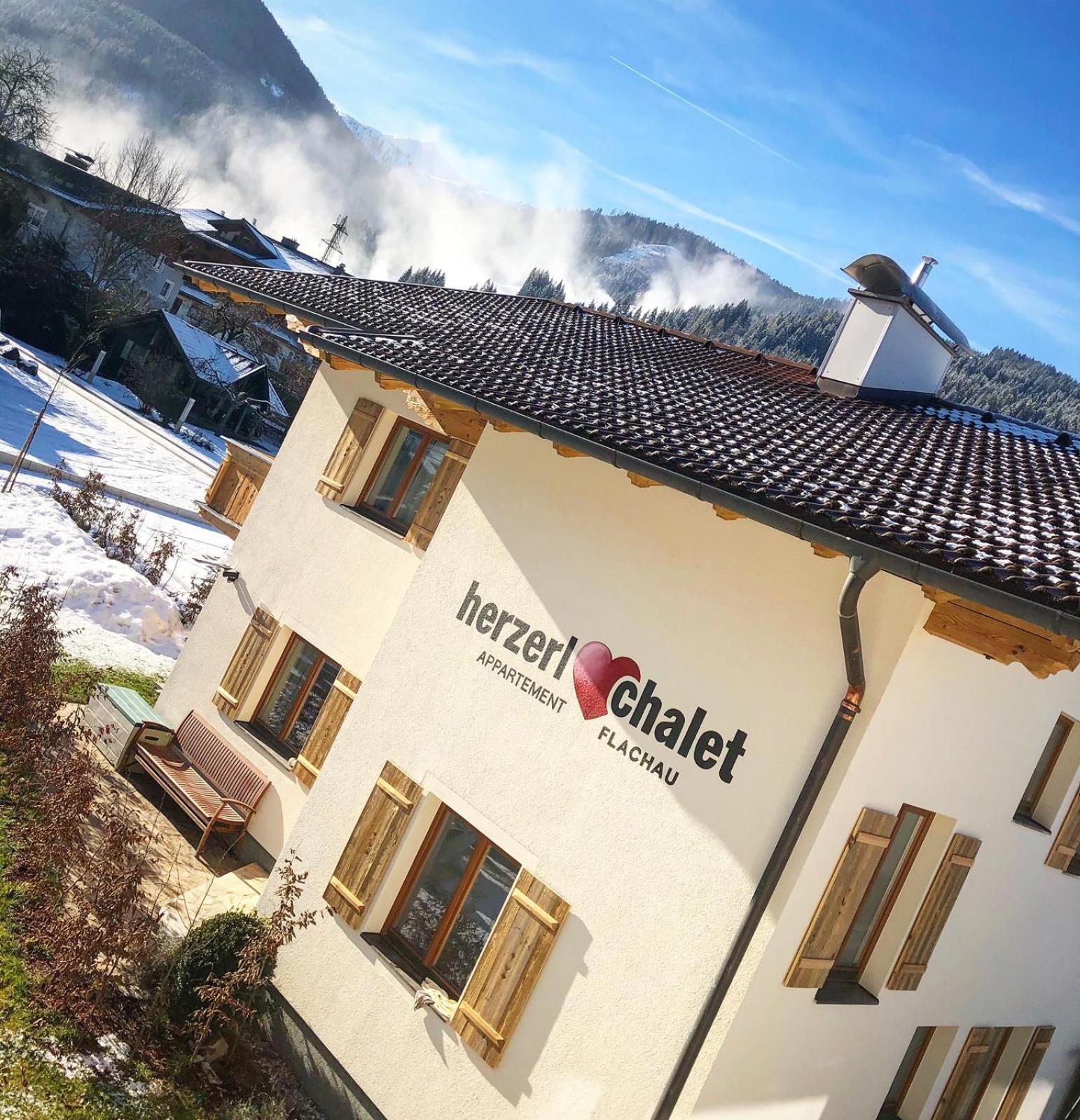 Herzerl-Chalet Appartements view 5
