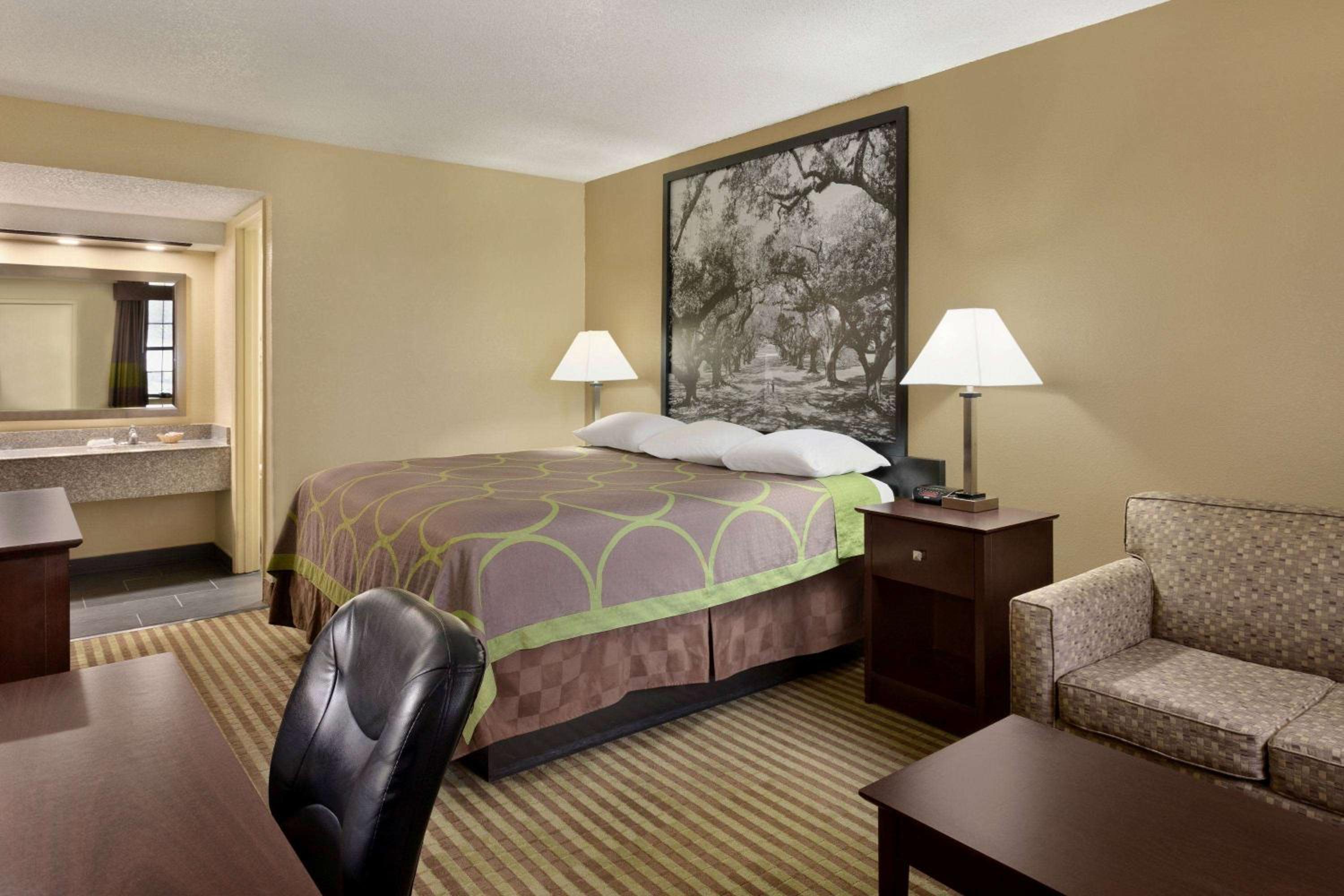 Super 8 by Wyndham Ruston view 4