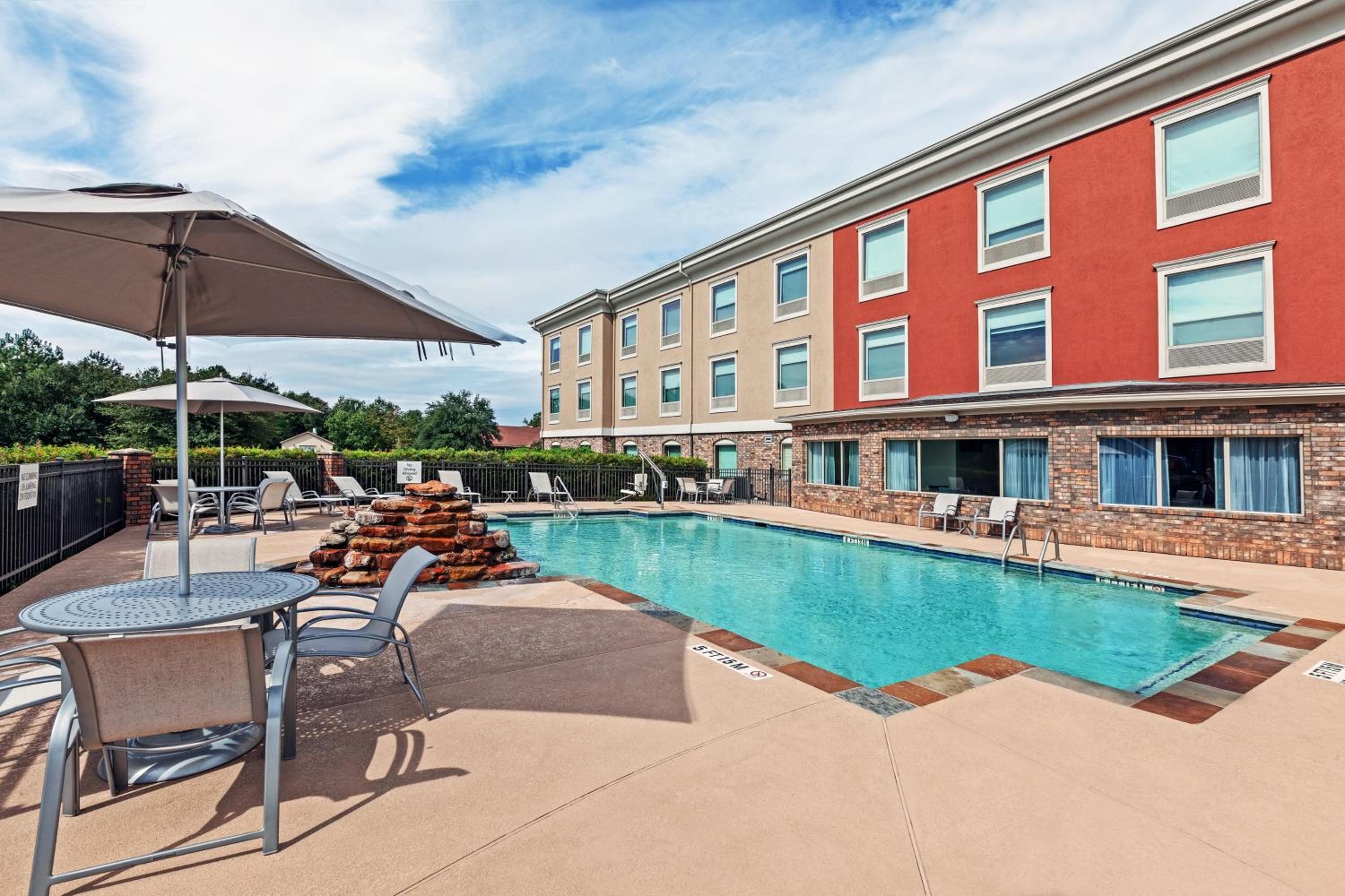 Jasper Vacations - Holiday Inn Express Hotel and Suites Jasper, an IHG Hotel - Property Image 9