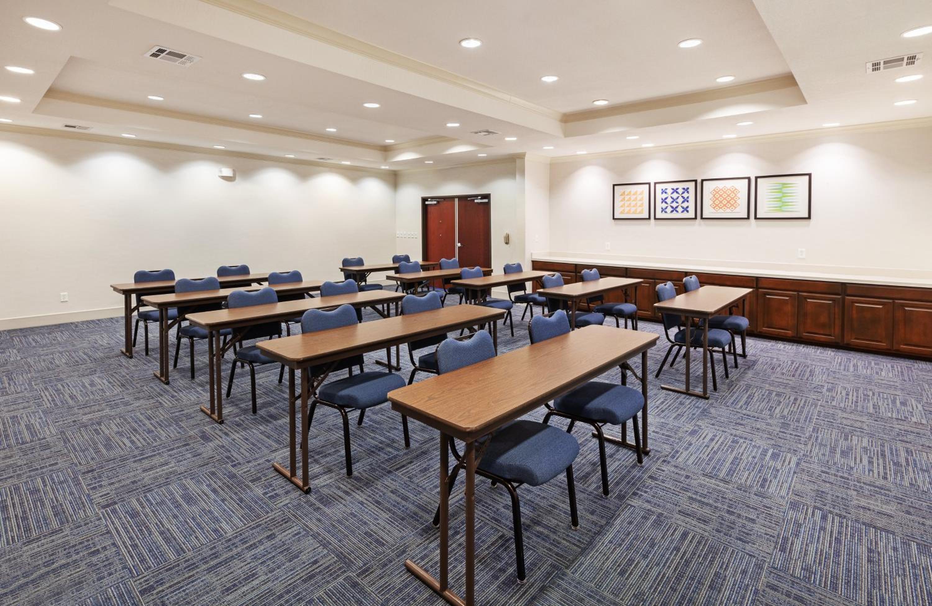 Jasper Vacations - Holiday Inn Express Hotel and Suites Jasper, an IHG Hotel - Property Image 18