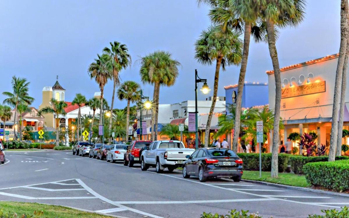 King Bed - Walk to St. Armand's Circle and Lido Beach in Minutes! view 4