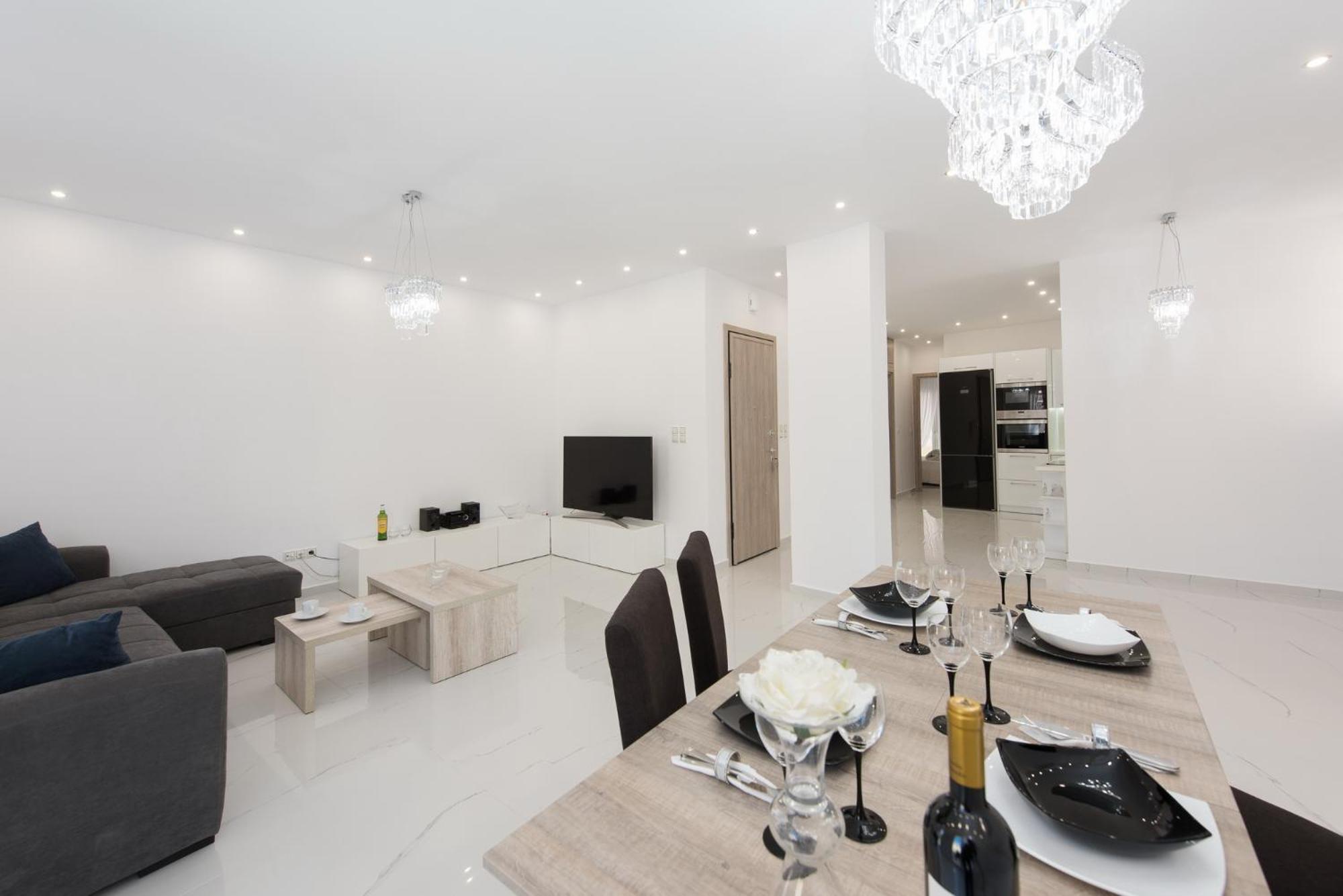 Despina's Luxury apt downtown view 3