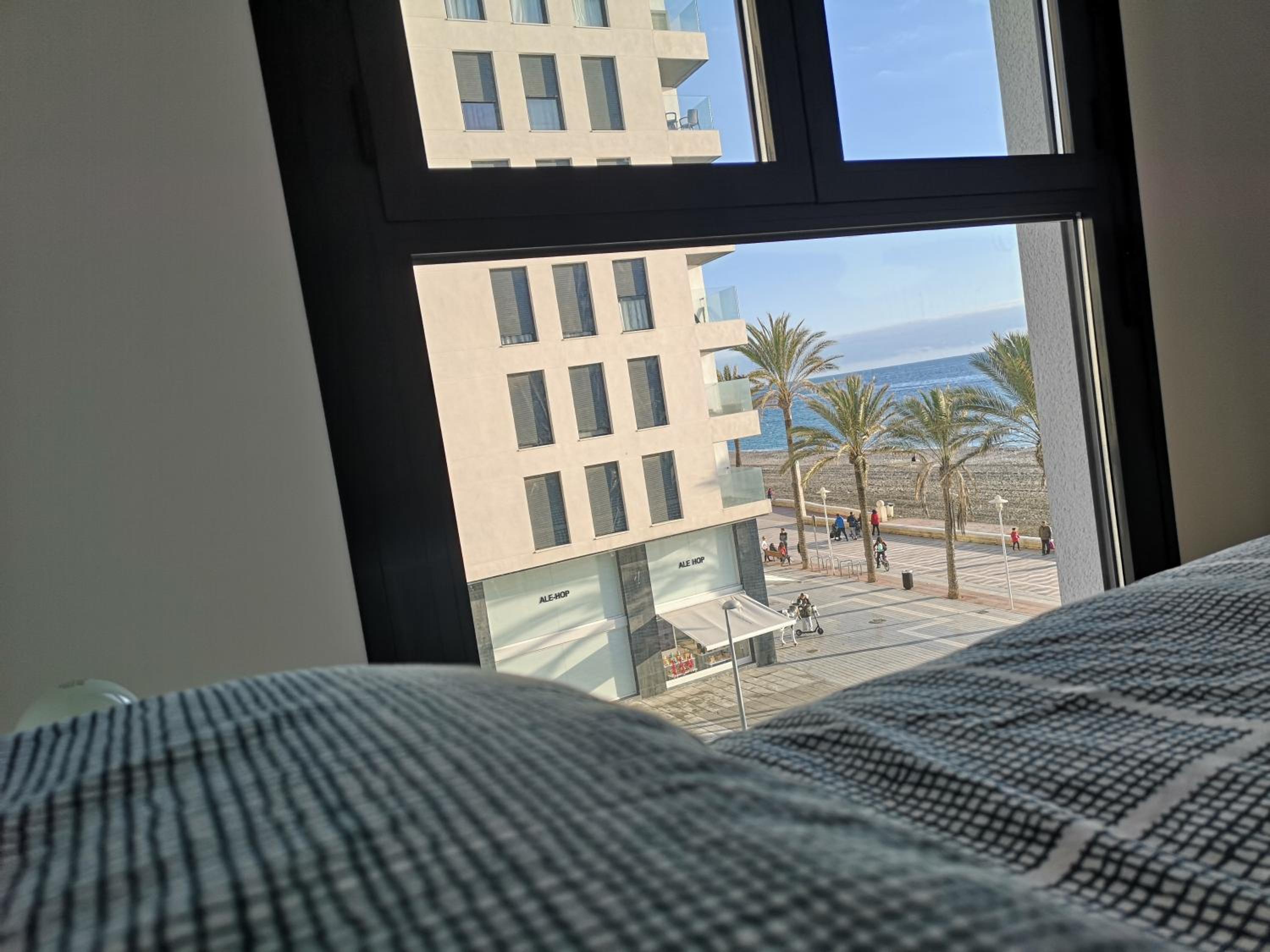 Piso de lujo primera línea de playa Almería view 3