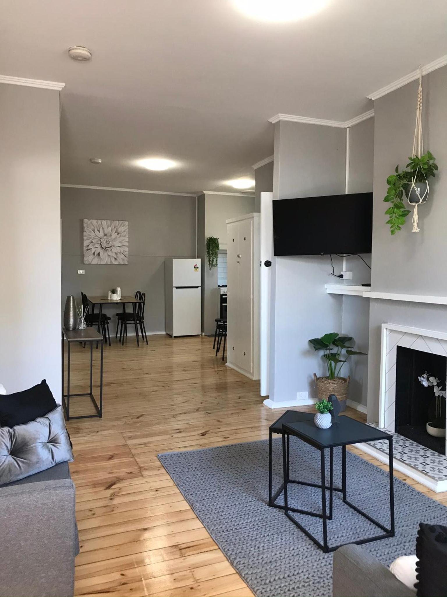 Cute and Cosy II - Events, Workers, Getaways.