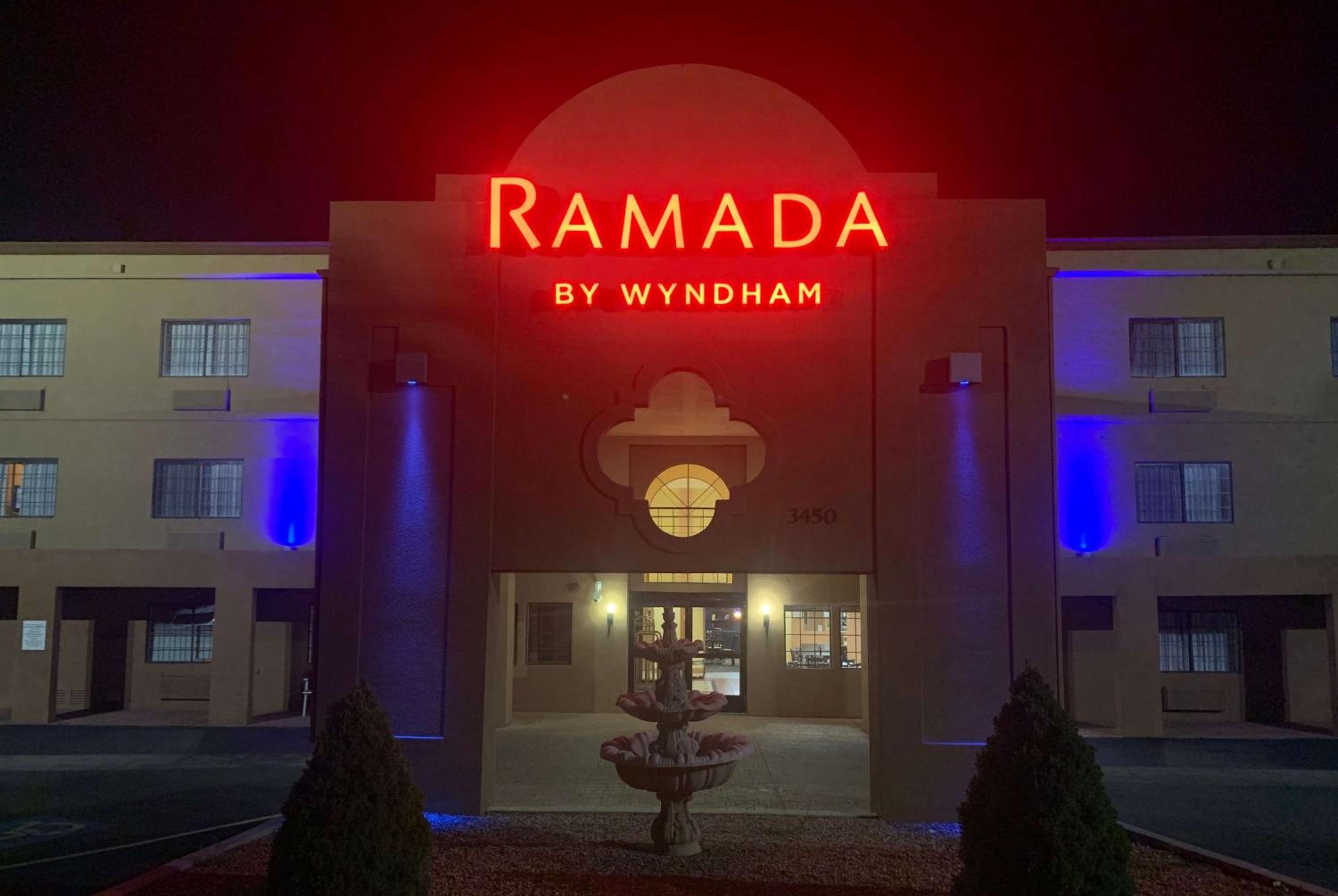 Hotel Ramada by Wyndham Santa Fe - Image 1