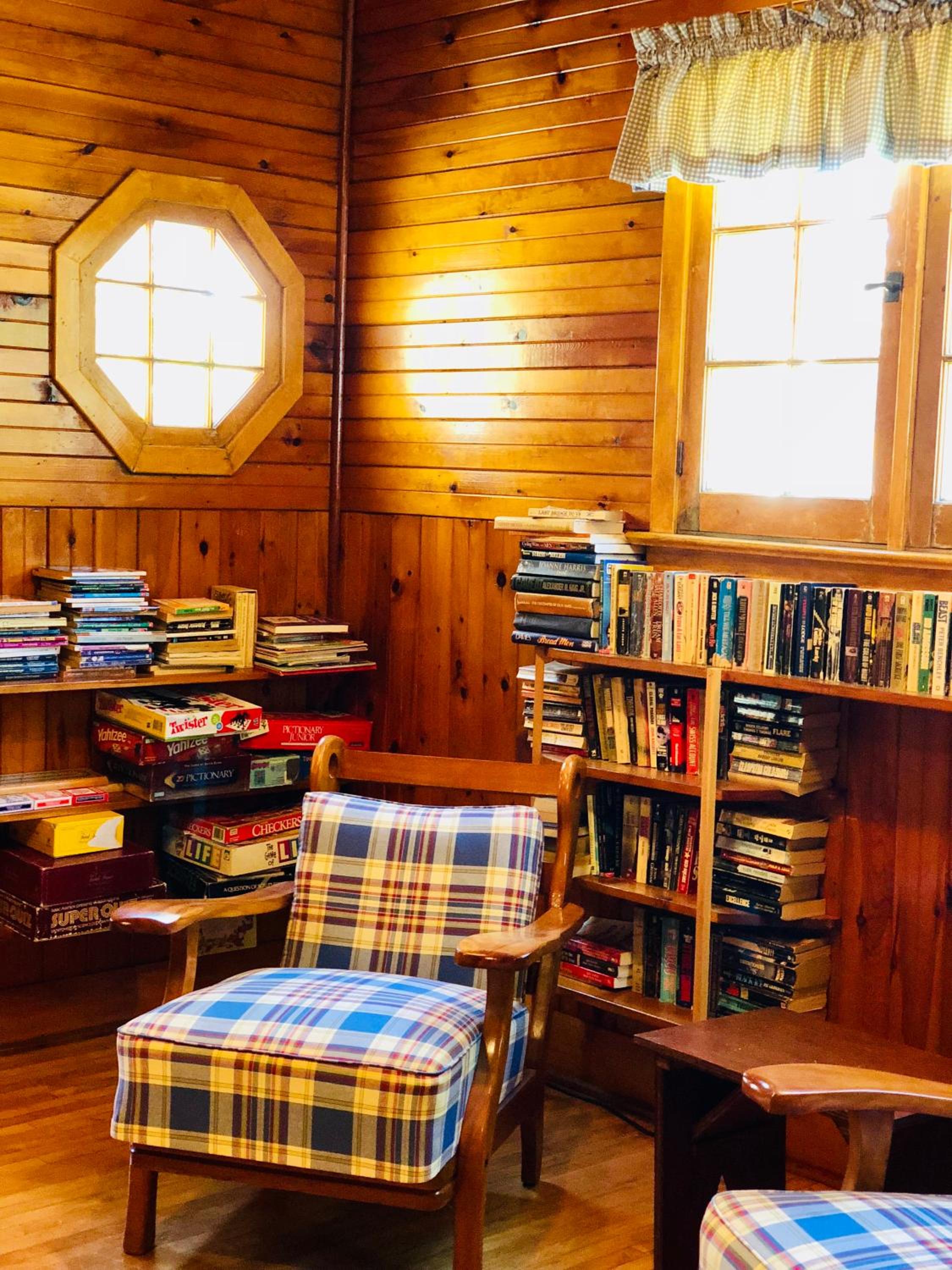 Green Gables Bungalow Court