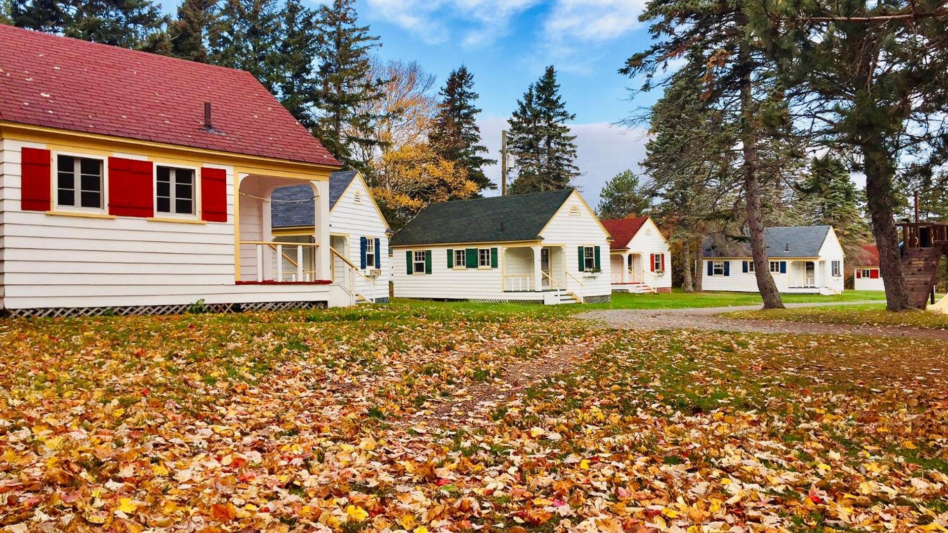 Green Gables Bungalow Court