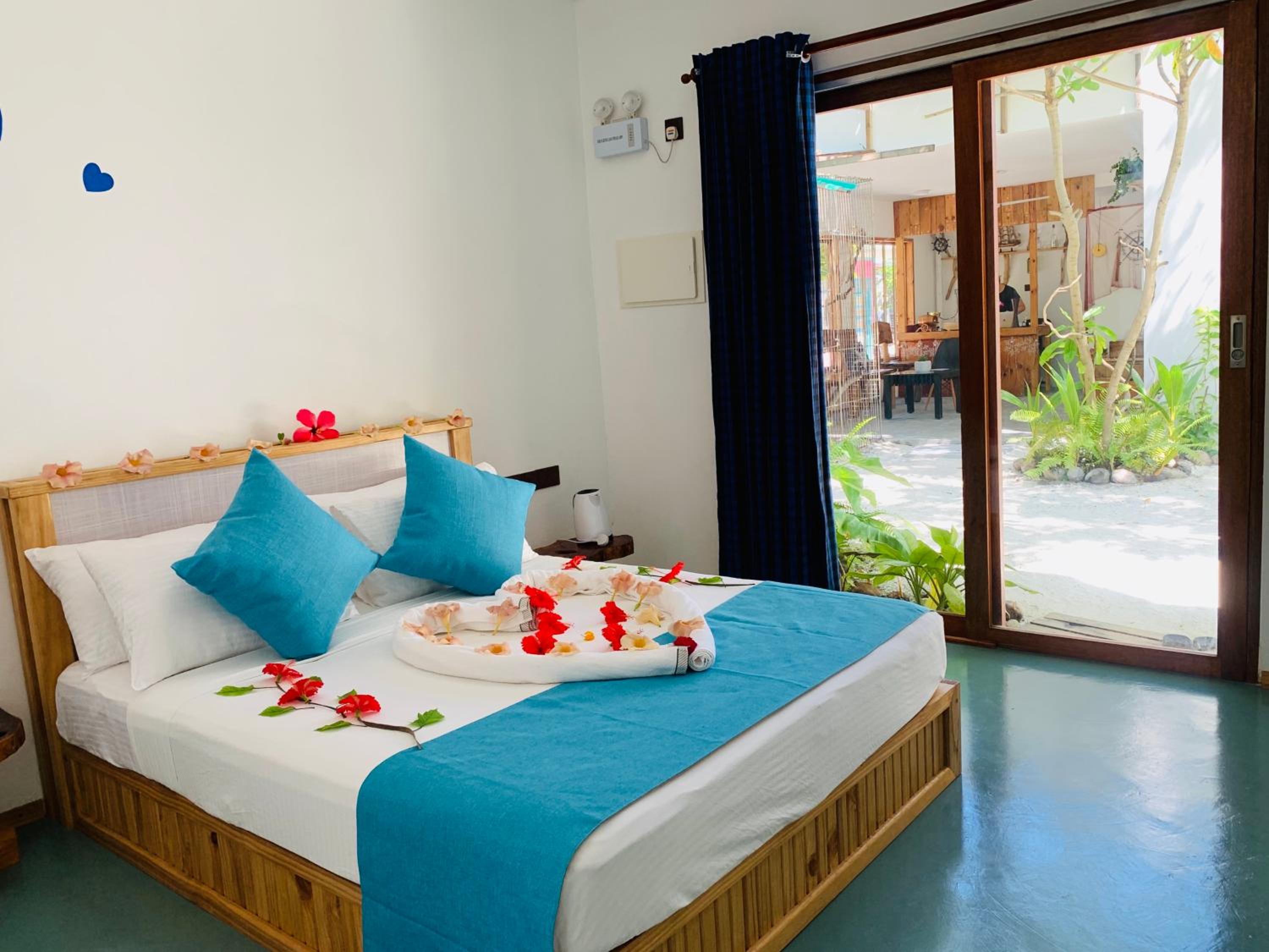 Ithaa Thoddoo Inn view 2