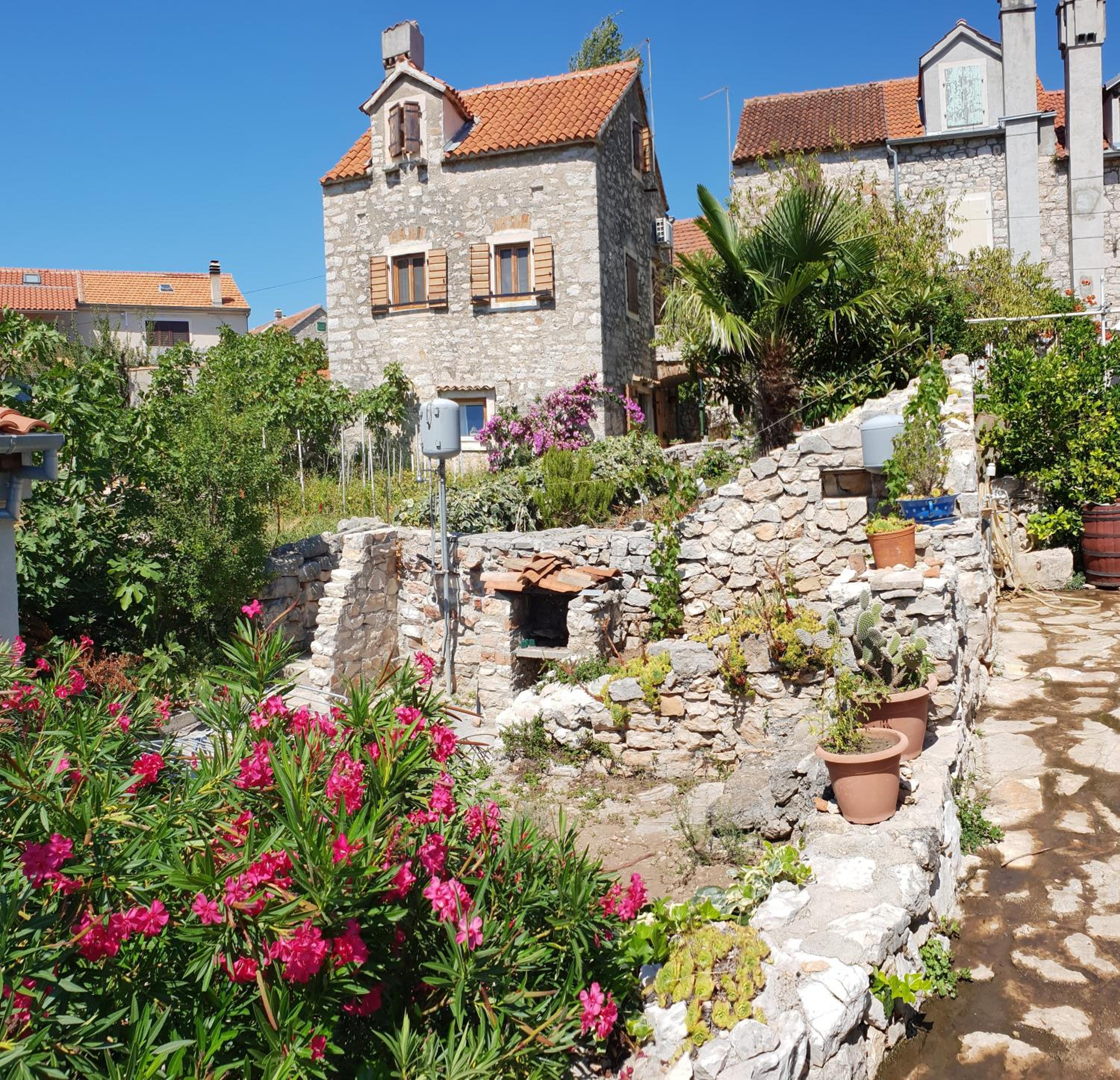 Stone house Na Rudini view 2
