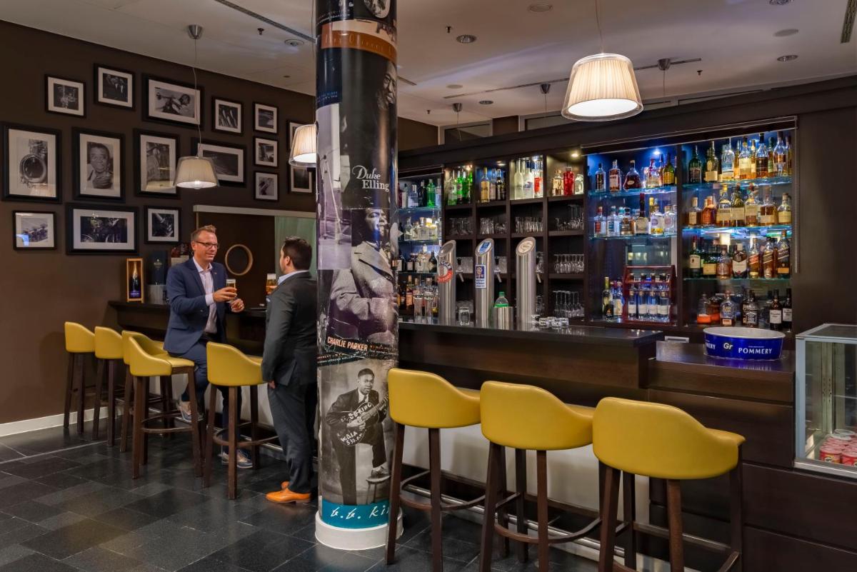 bar