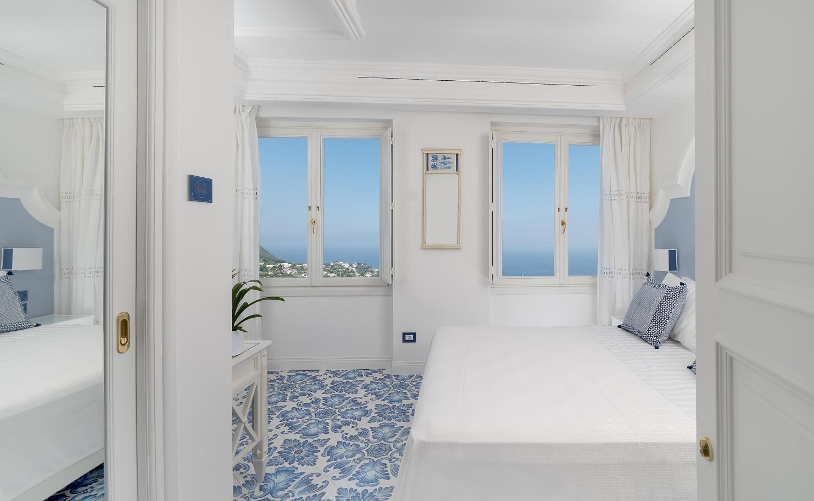 Piazzetta Diefenbach en Capri — bathroom